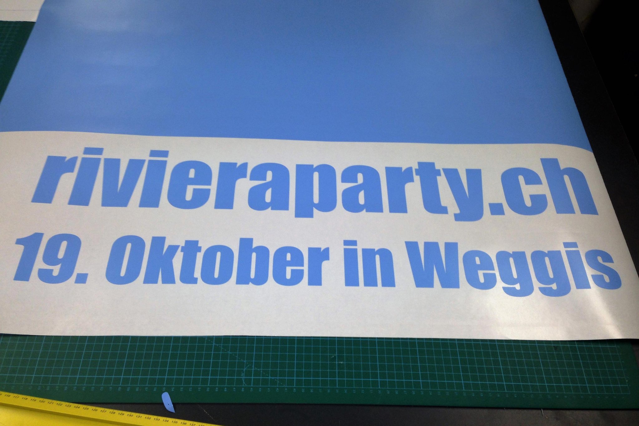 Heckscheiben-Aufkleber für die Promo der Rivieraparty