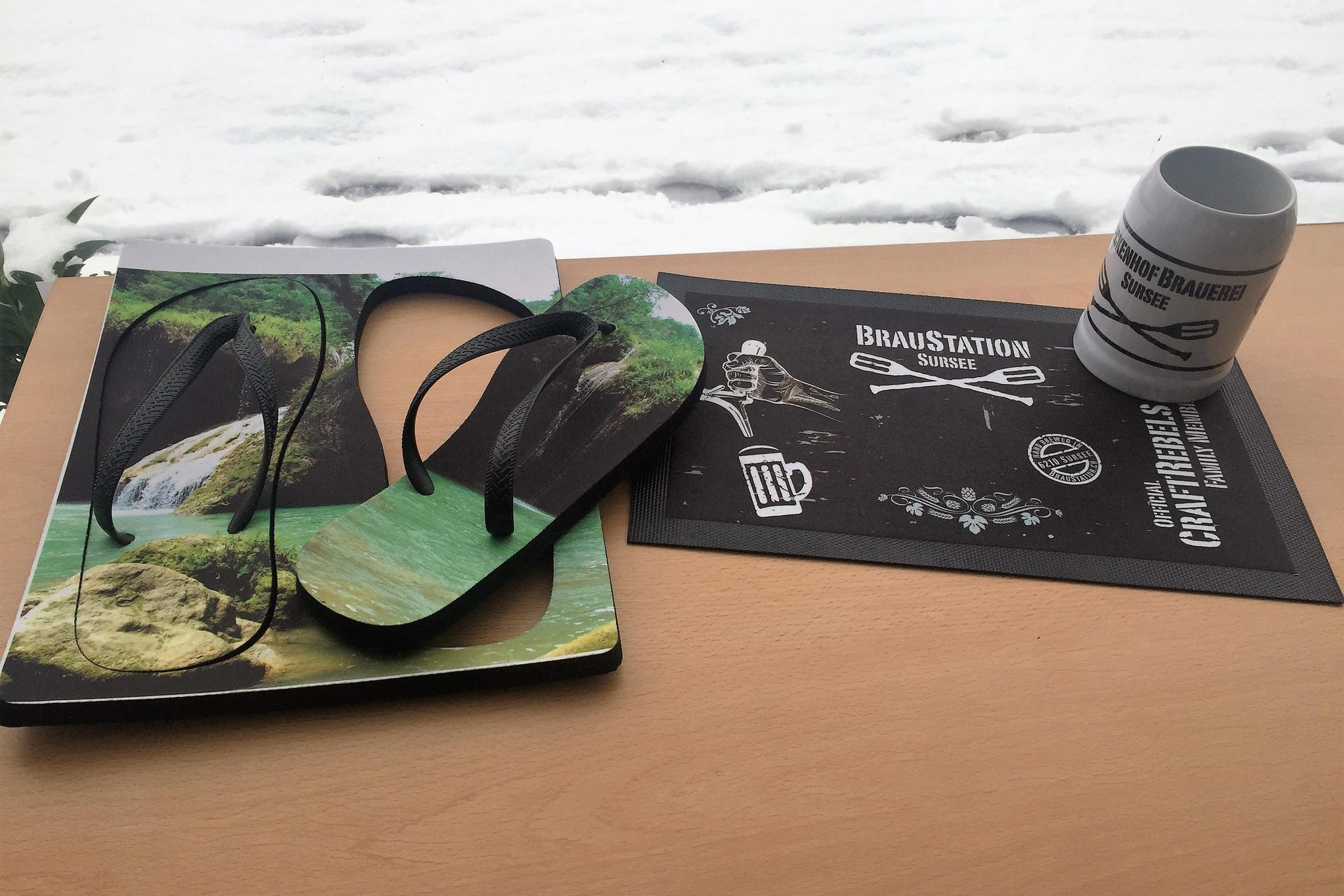 Bedruckte FlipFlops, Thekenmatte & Bierkrug