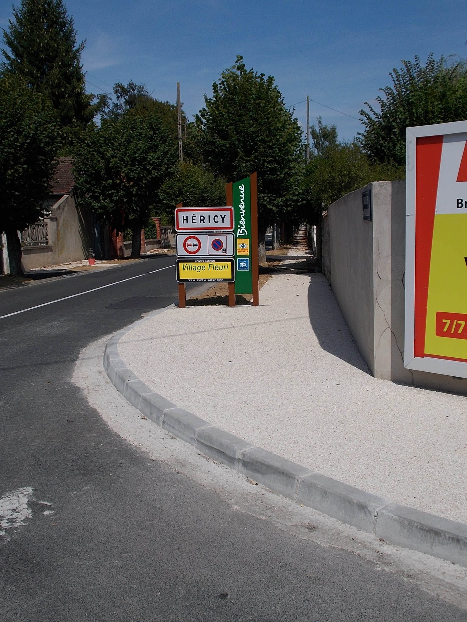 Héricy 77850 Trottoir non abaissé (ressaut supérieur à 2 cm)
