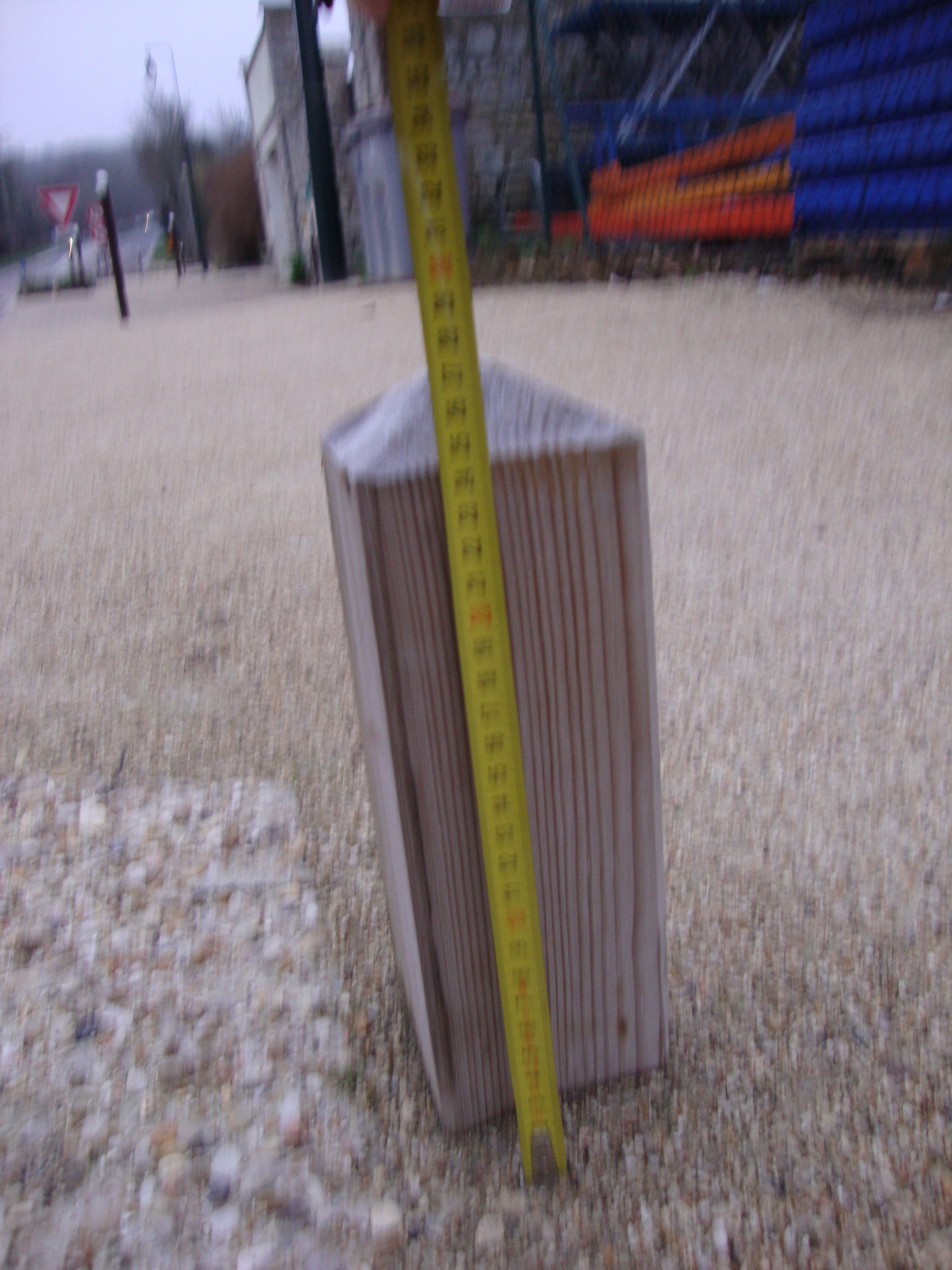 Bourron Marlotte 77580 obstacles bas sur cheminement hauteur inférieure à 50 cm = danger