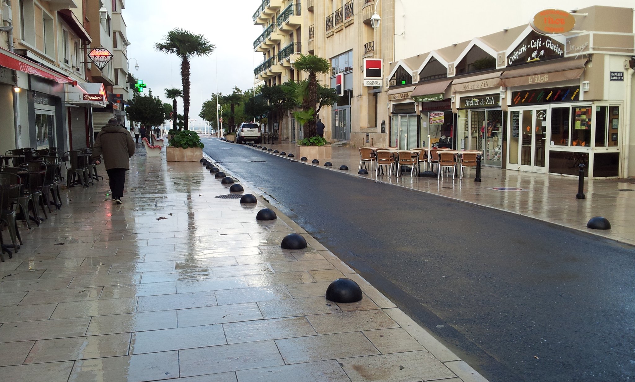 Arcachon 33120 obstacles bas sur cheminement hauteur inférieure à 50 cm = danger