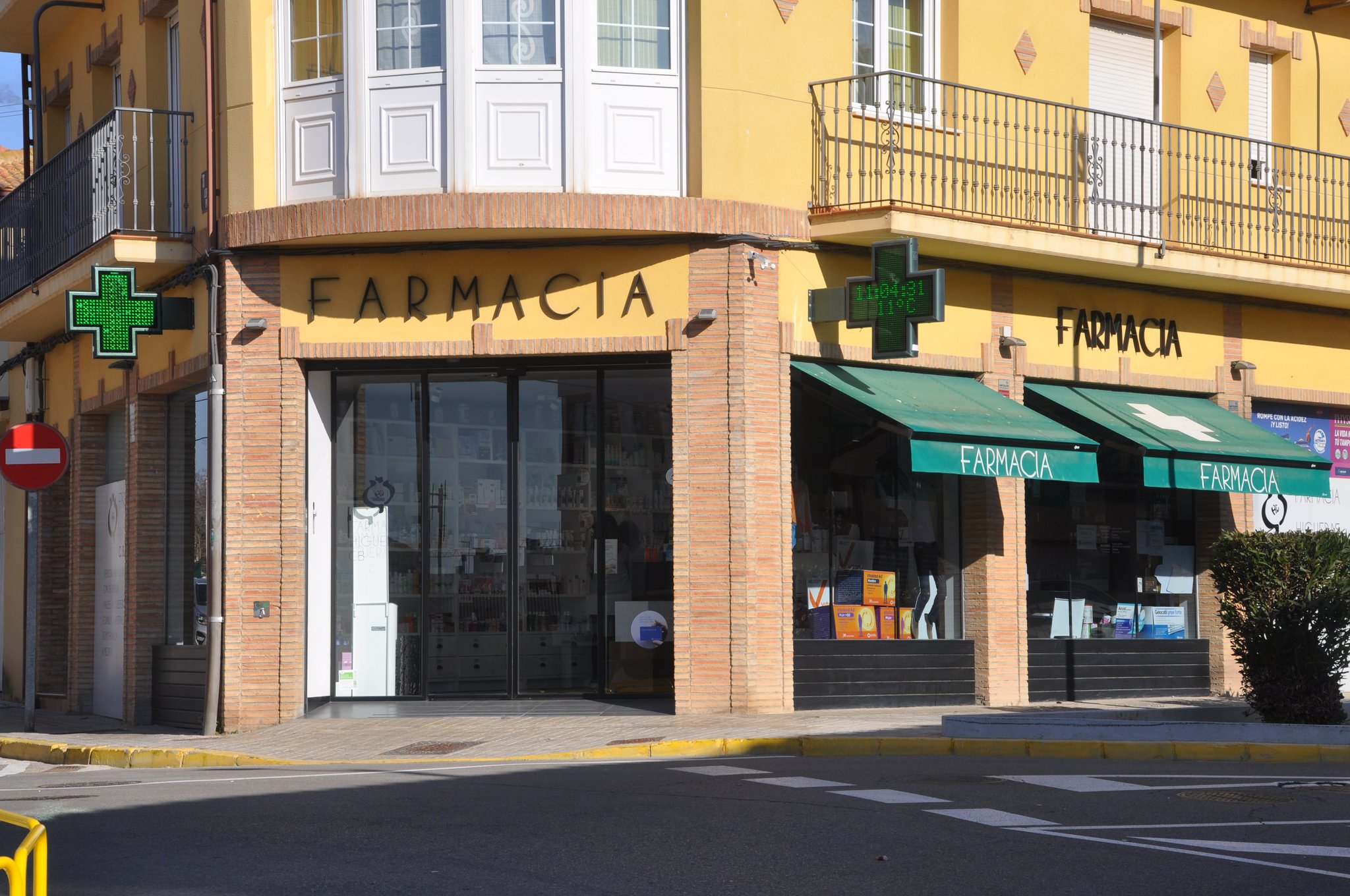 Pharmacie et boulangerie artisanale à 5 mins à pied.