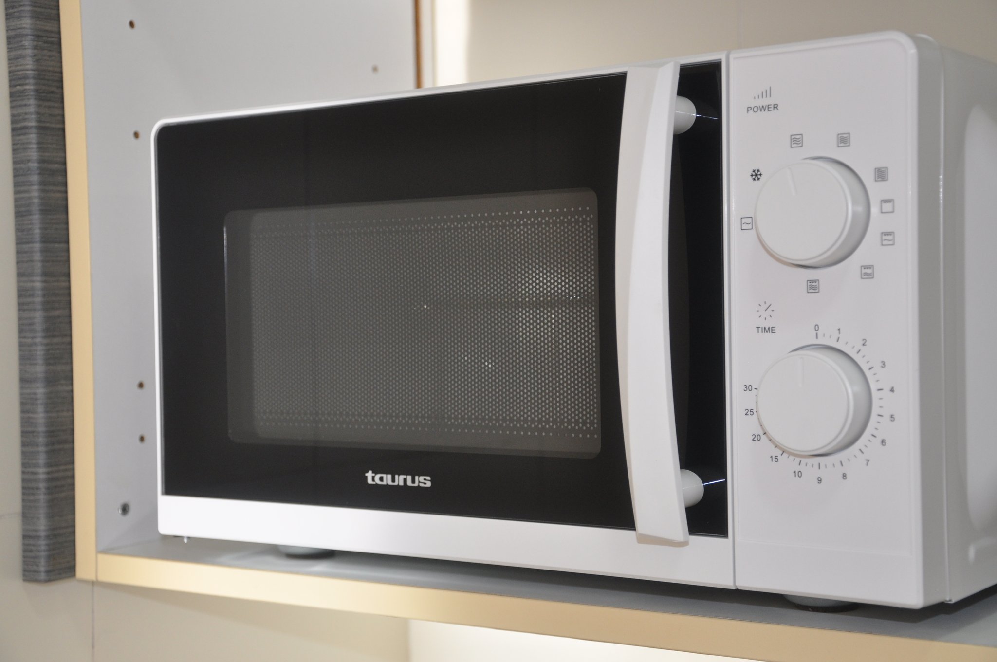 Four à micro-ondes...