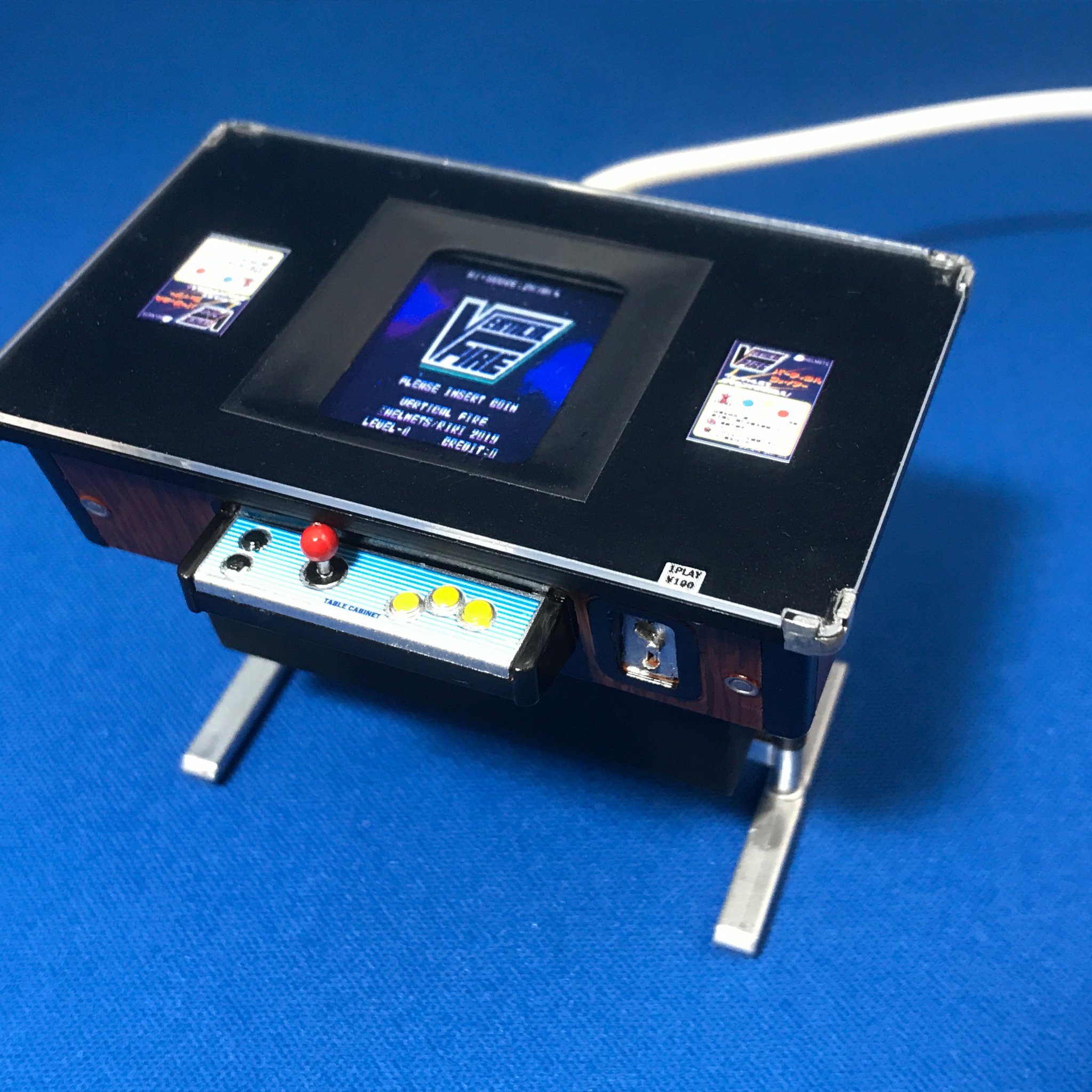 塗装済み完成品　デカールにてデコレーション