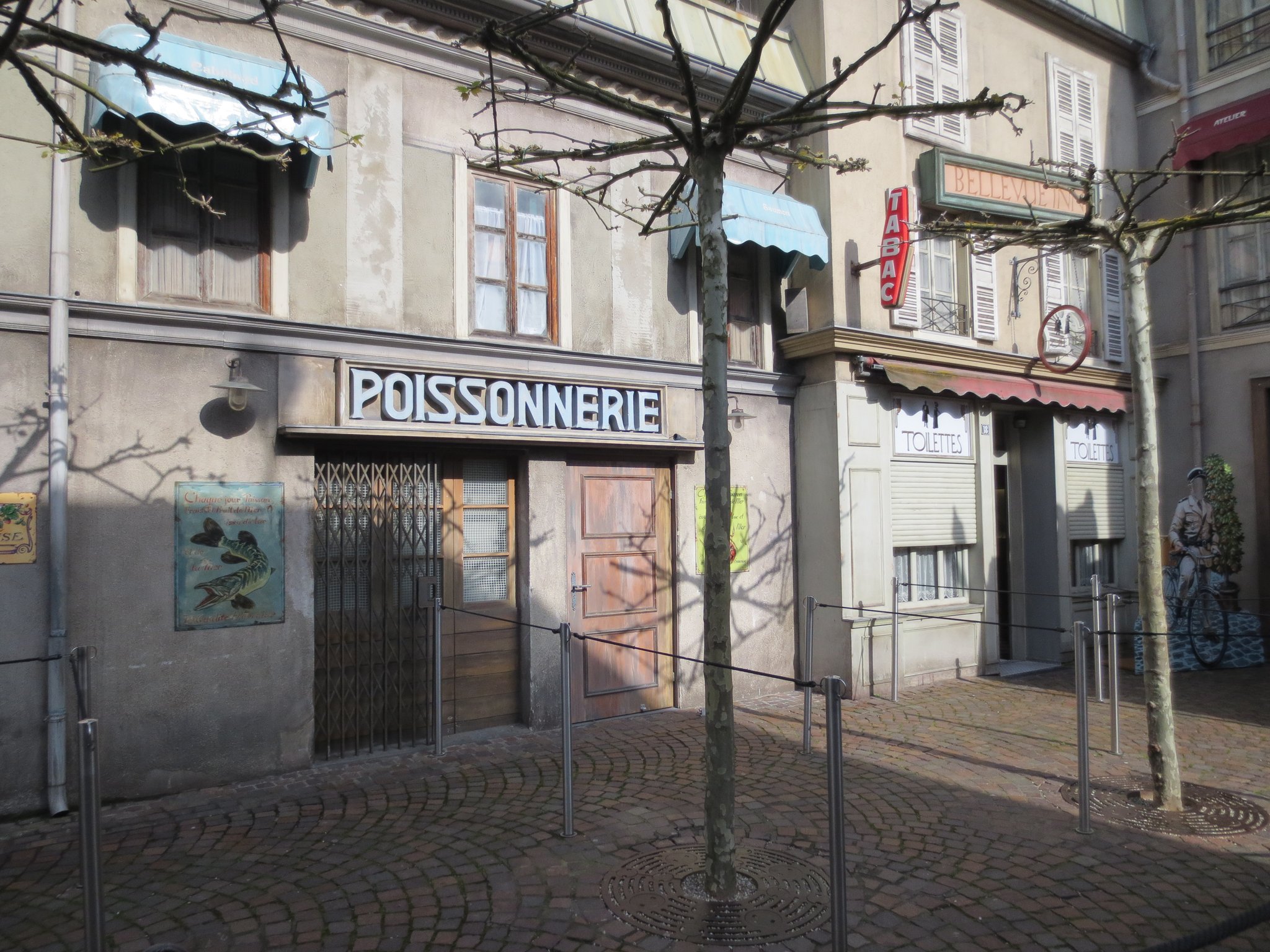 Zwischen einem dem elsässischen Stil nachempfundenen Gässchen und der Filmkulissenstraße befindet sich das "Quartier Français" mit dem typisch französischen Flair