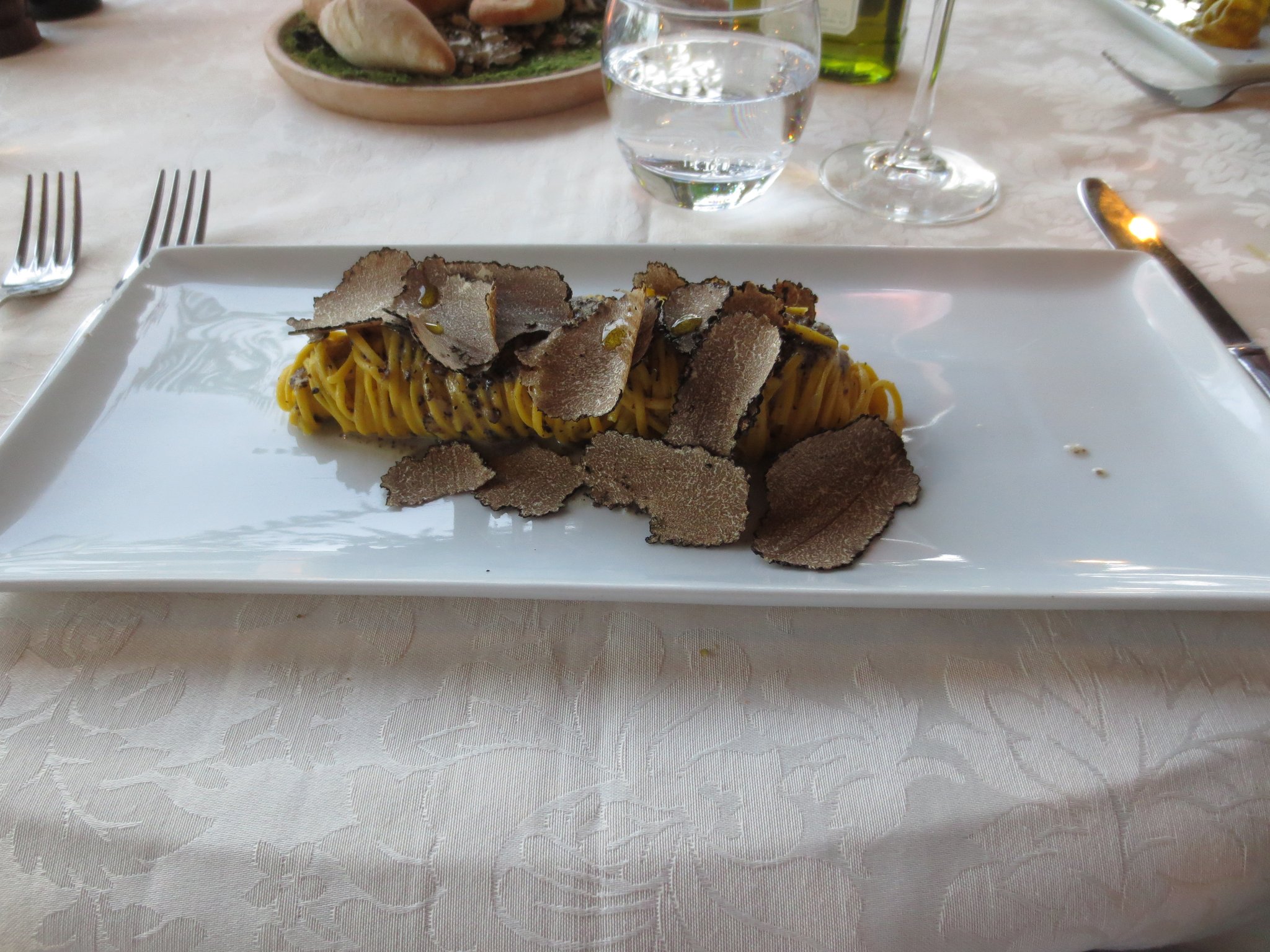 Tagliolini al Tartufo Nero: Ristorante "Borgo i Tre Baroni" 52010 Loc. Maggiona, Poppi AR
