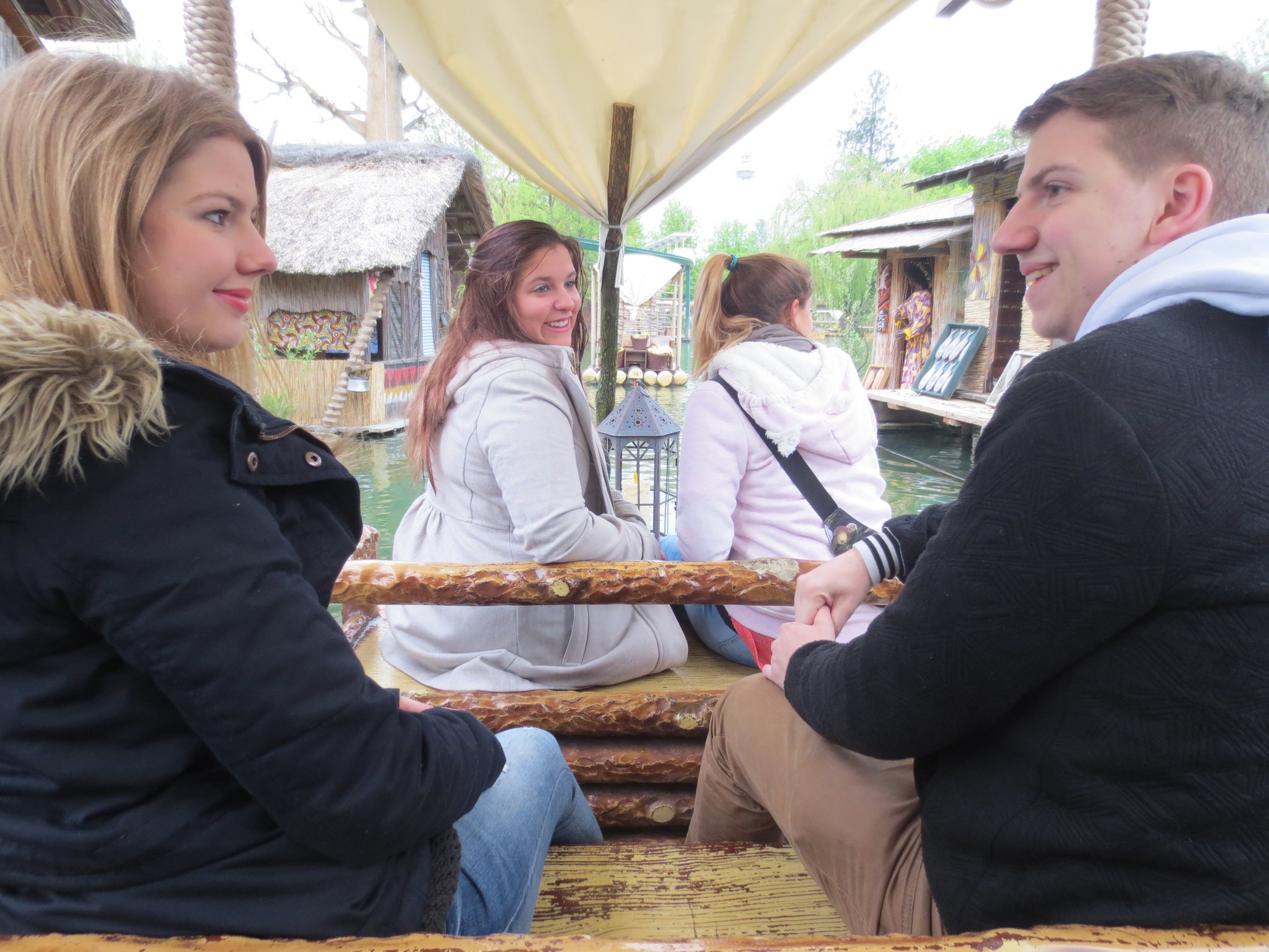 Die "ruhige" Dschungel-Flossfahrt (das fantastische Reich des afrikanischen Dschungelkönigs Salomon)