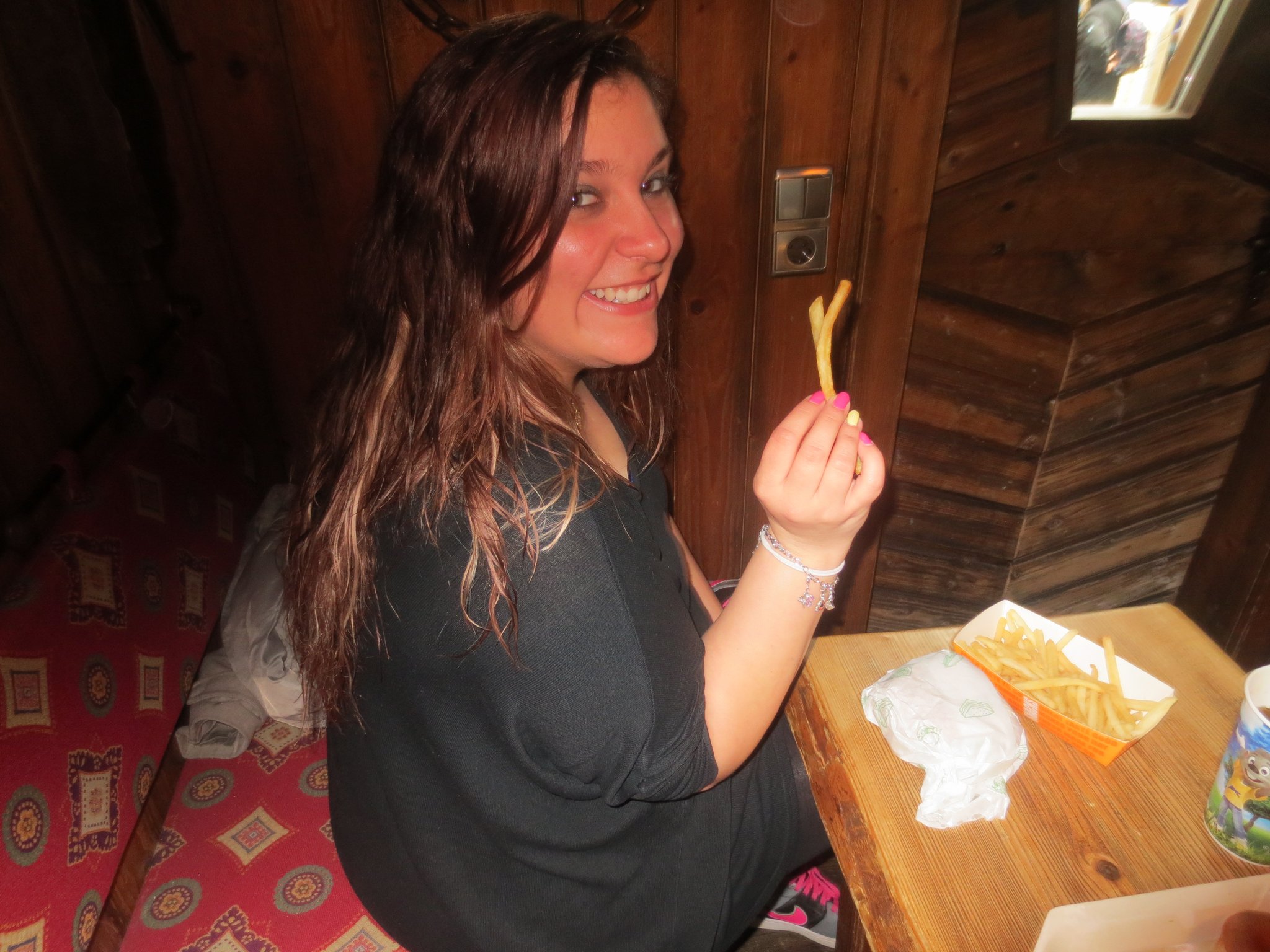 Mittagessen und geselliges Beisammensein in einer der Walliser Stuben