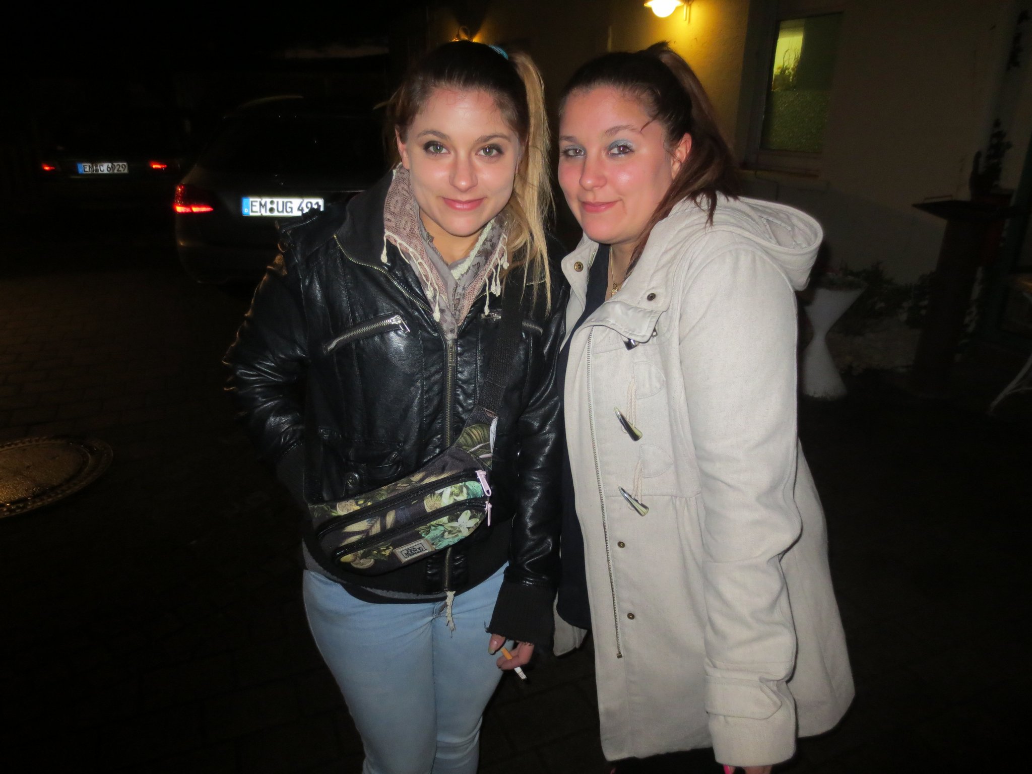 Oberhausen bei Hechinger; nach üppigem Essen eine kleine "Erfrischungspause" draussen