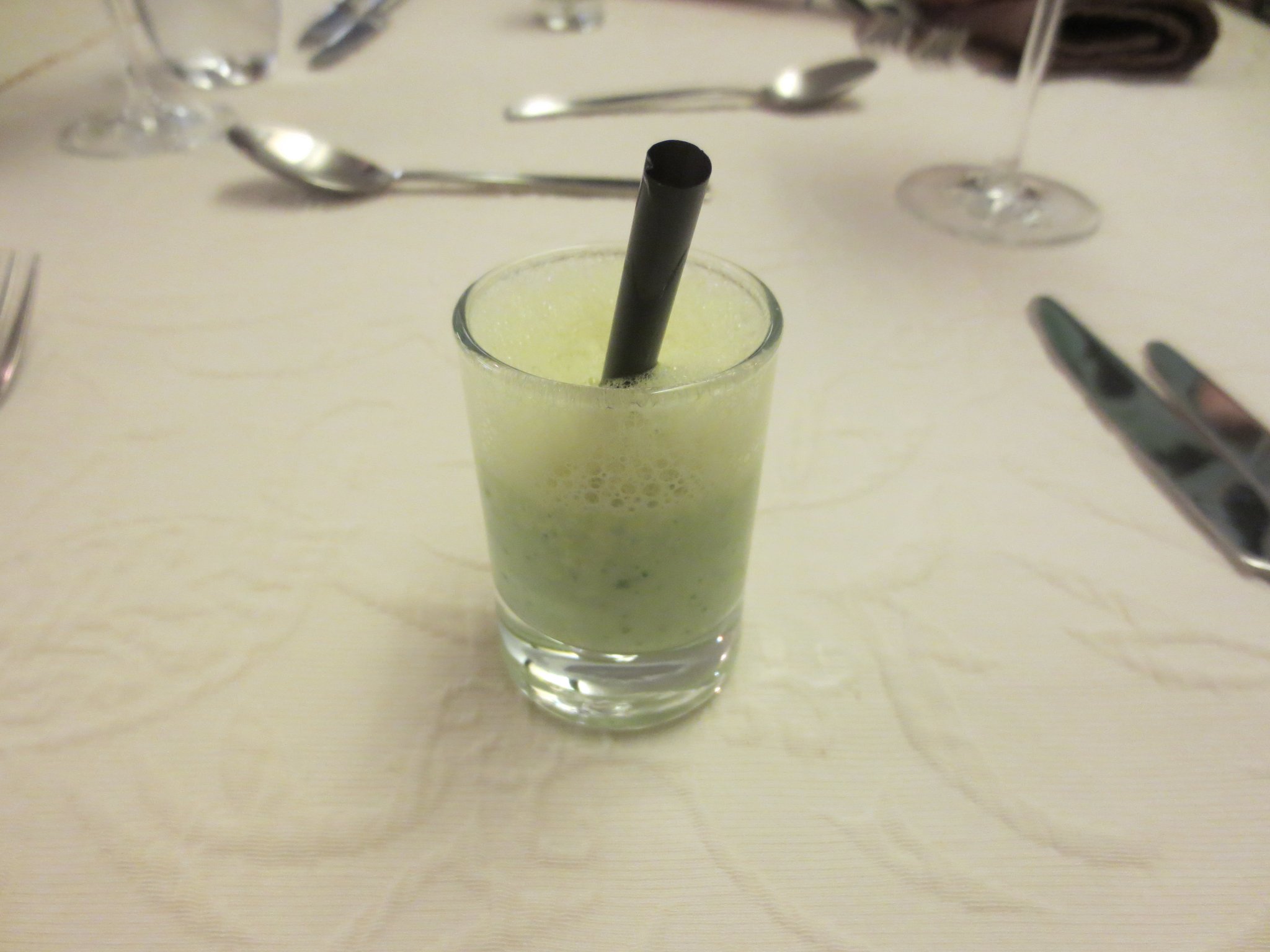 Mehrgangmenu im Hotel Restaurant Heckenrose: Im Bild "Spargel-Jus" (hors d'oeuvre, amuse gueule)