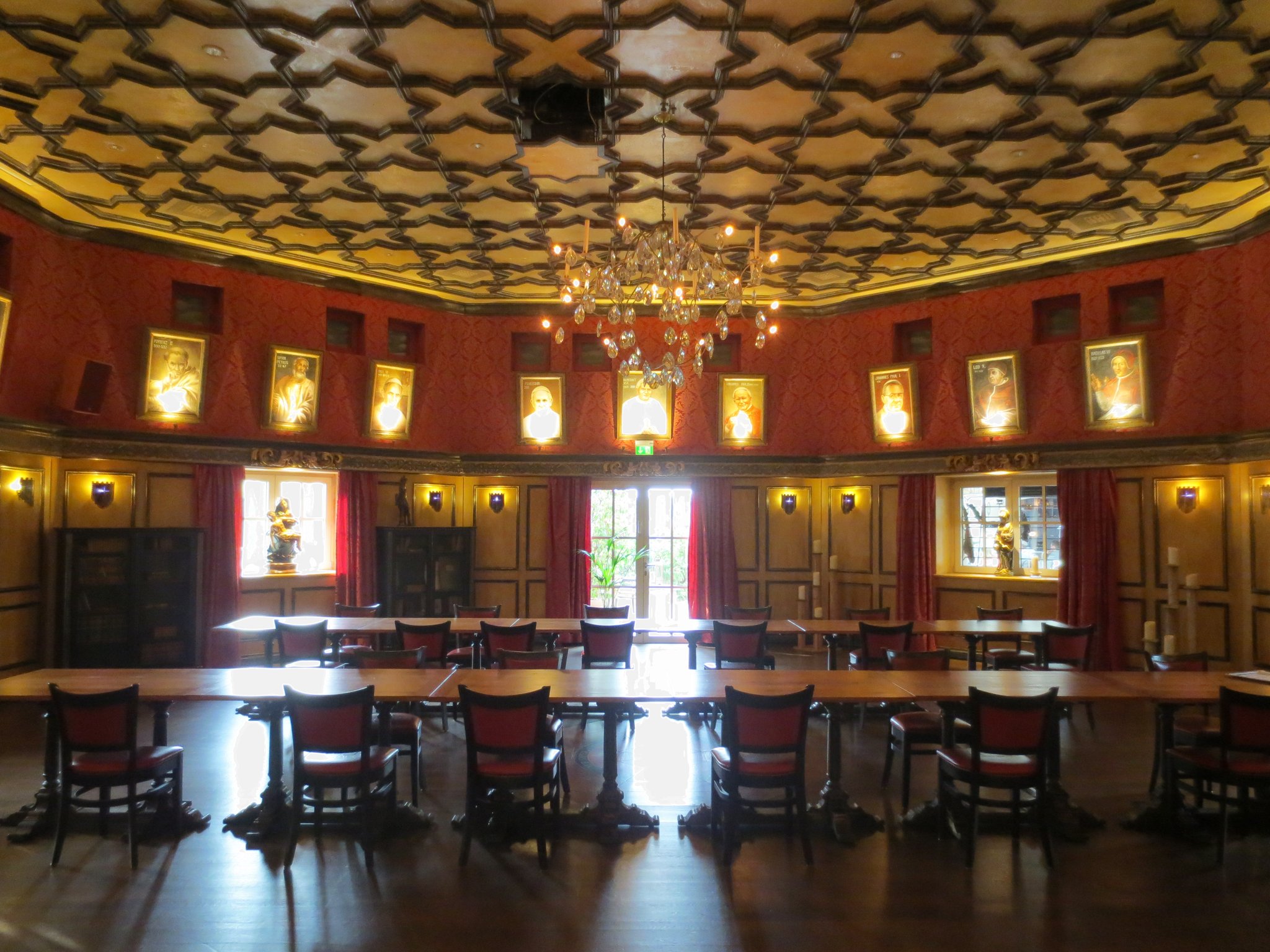 Impressionen aus dem 4-Sterne Superior Erlebnishotel „Santa Isabel“, erbaut im Stil eines portugiesischen Klosters