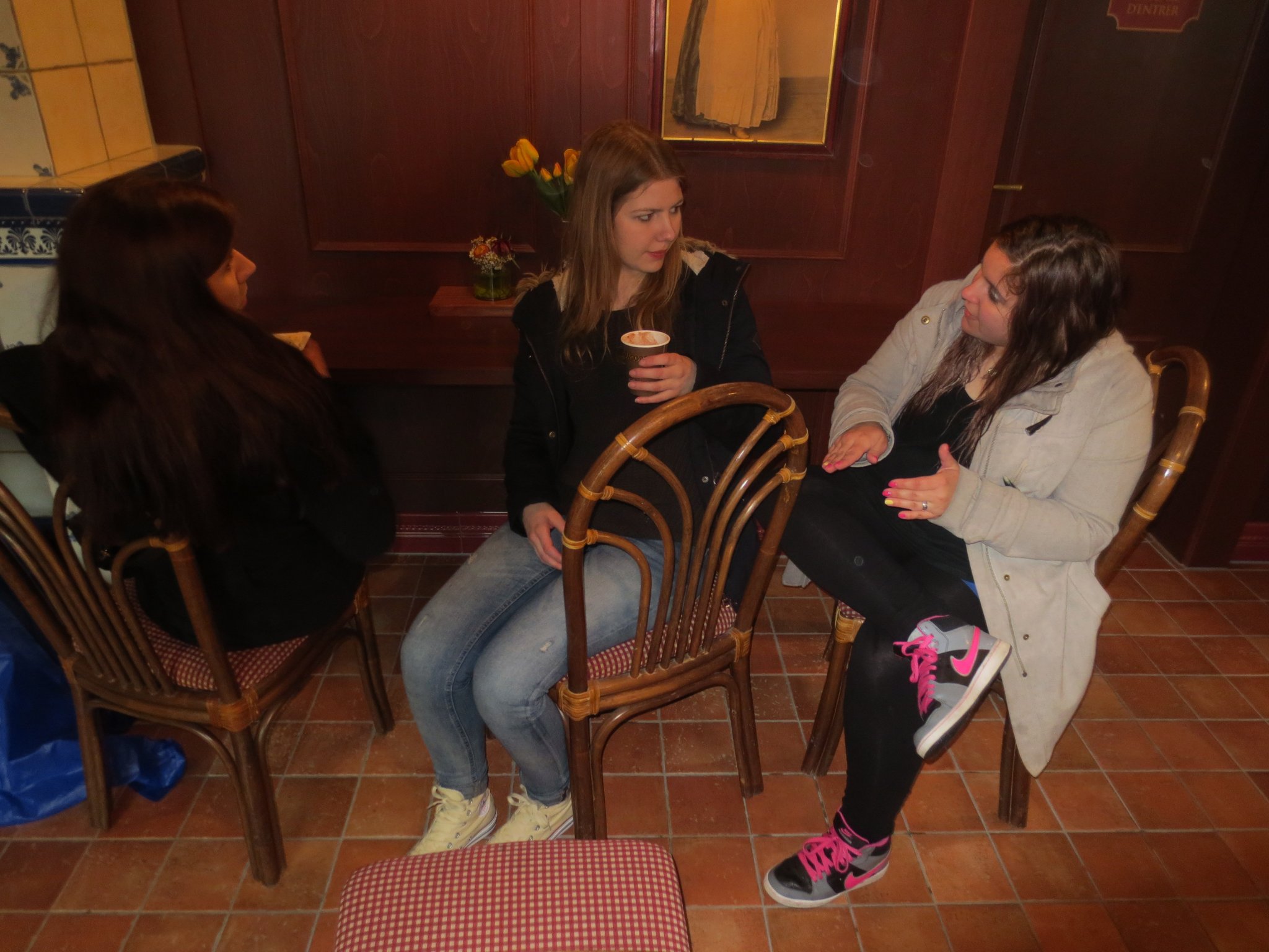 Im holländischen Themenbezirk.., Rast im "Molencafé" (das im typisch holländischen Stil gestaltete Café lädt zum Verweilen ein)