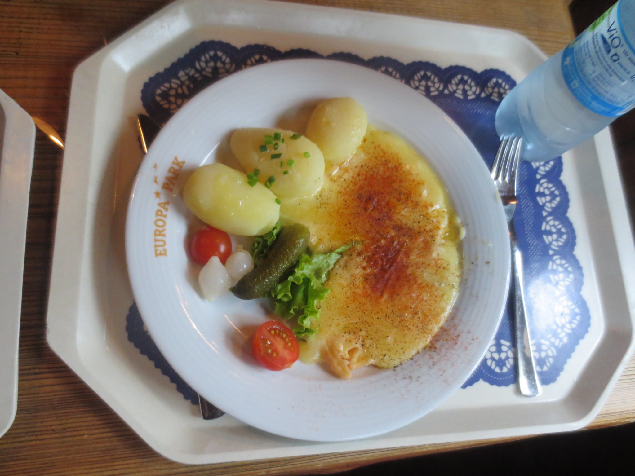 Mittagessen in einer der Walliser Stuben mit Raclette..., was sonst!