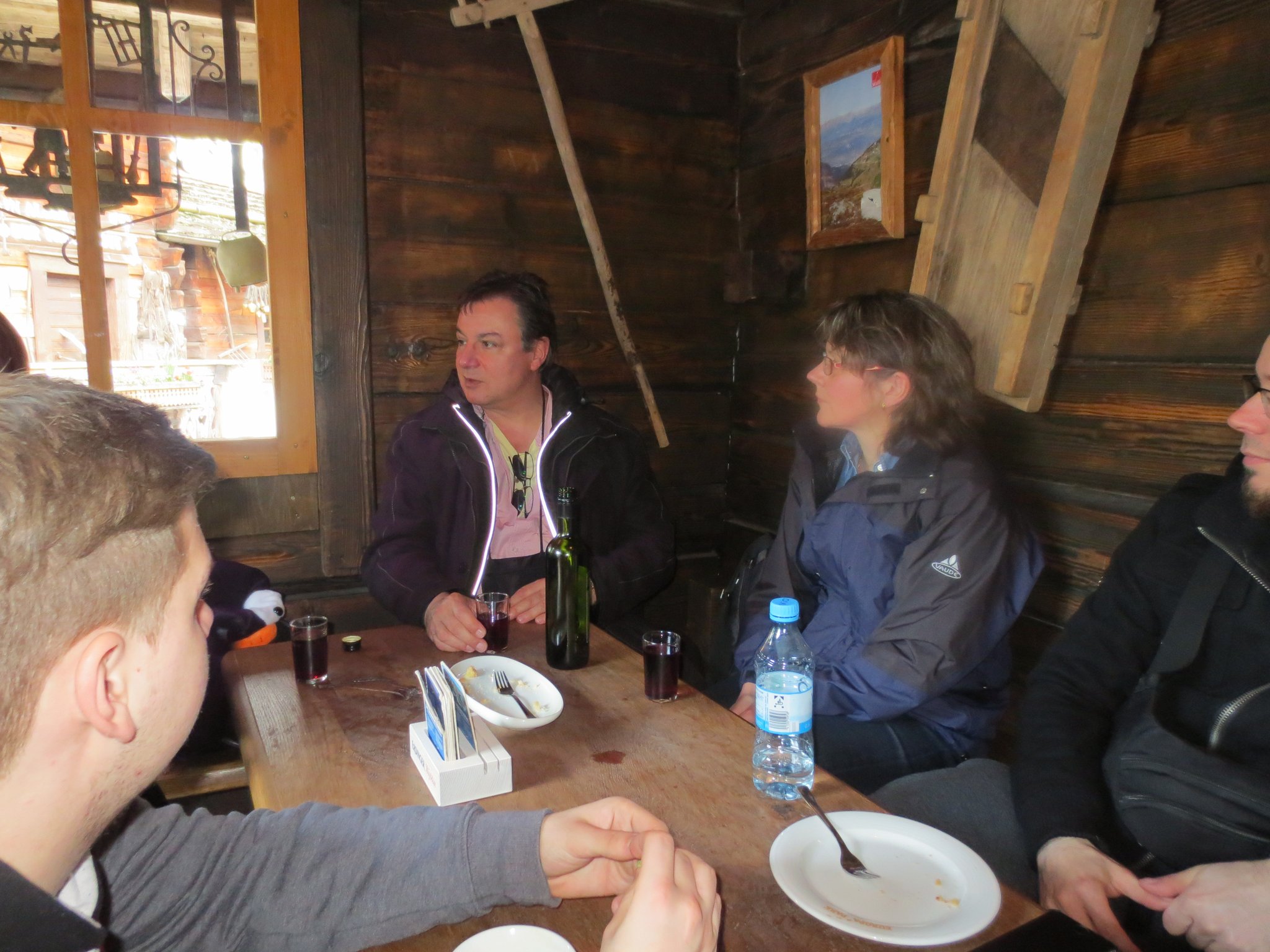 Im Walliser-Dorf (Schweizer Themenbereich); kleiner Nachmittags-Kaffee-Kuchen-Plausch