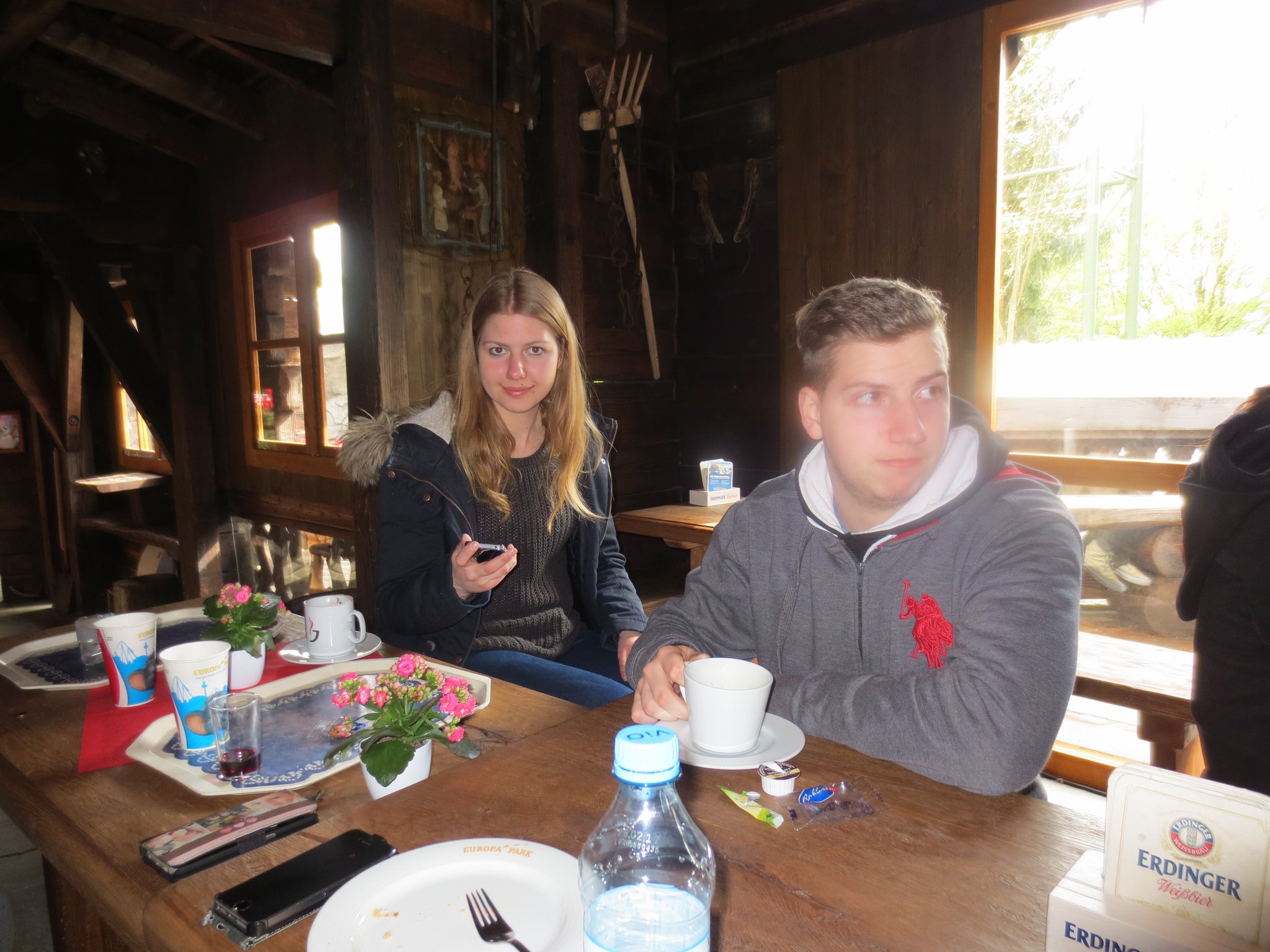 Im Walliser-Dorf (Schweizer Themenbereich); kleiner Nachmittags-Kaffee-Kuchen-Plausch