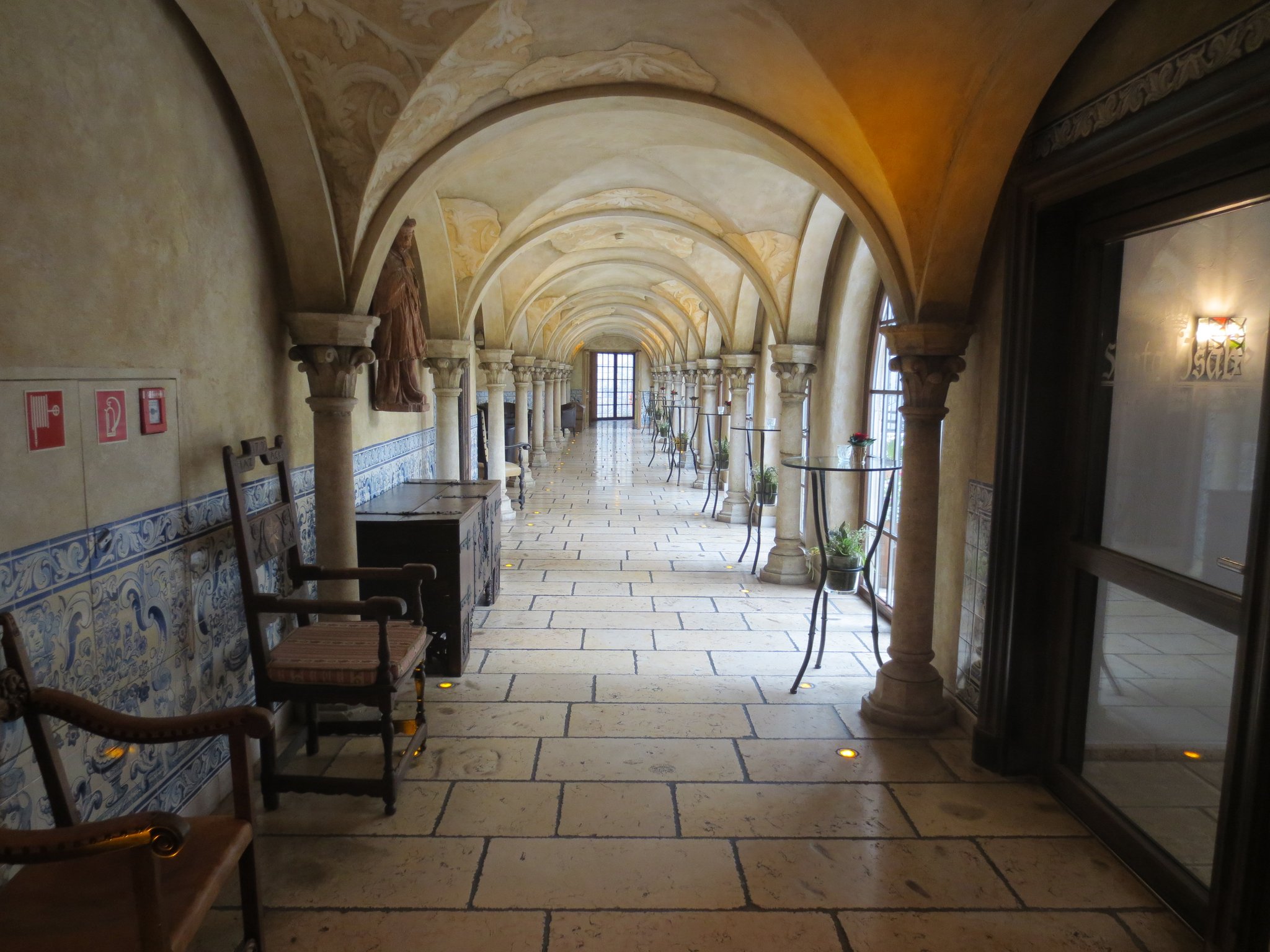 4-Sterne Superior Erlebnishotel „Santa Isabel“, erbaut im Stil eines portugiesischen Klosters