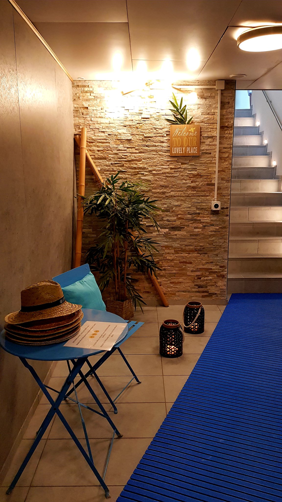 Hier geht's zum Wellnessbereich