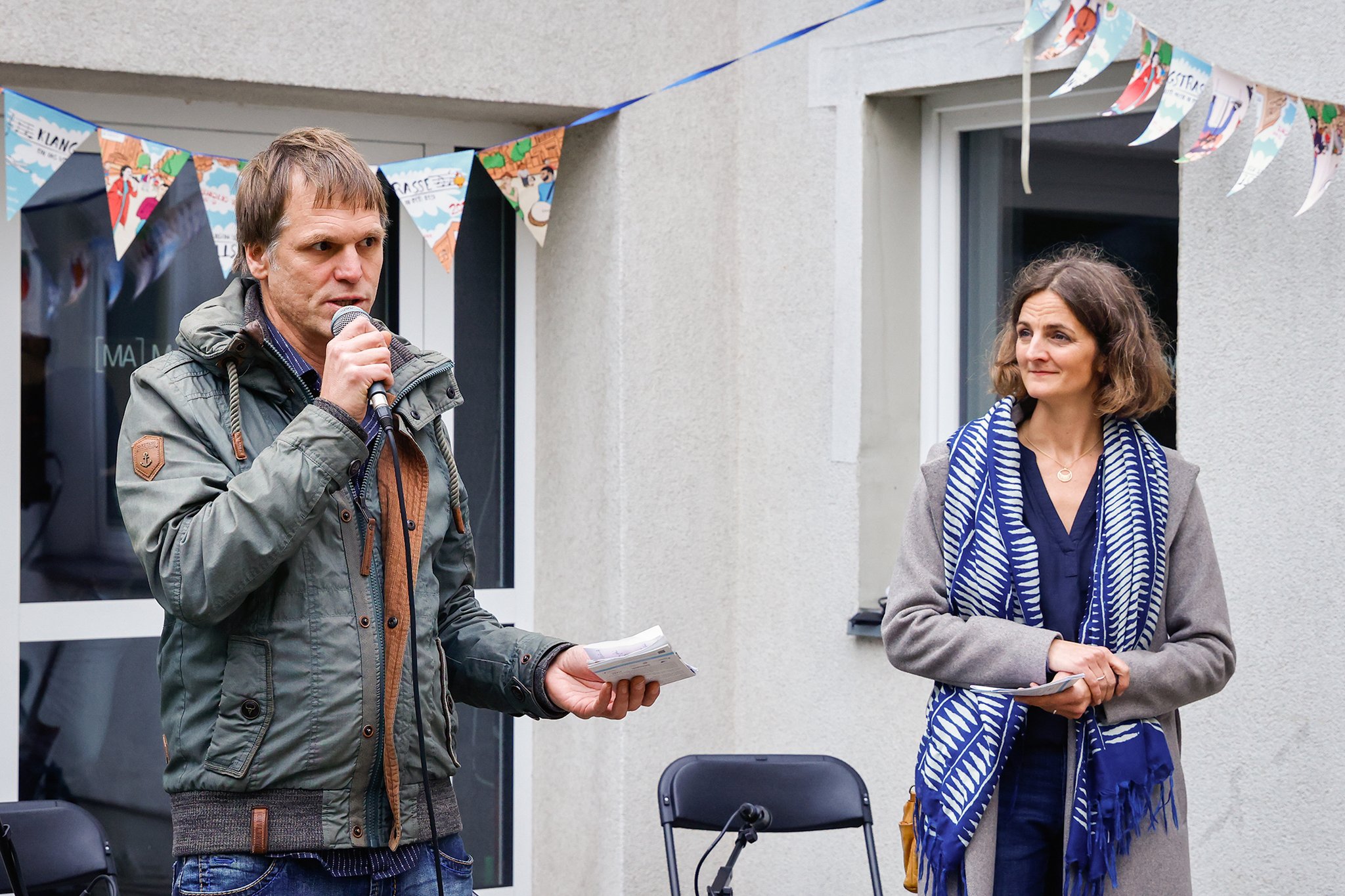 Begrüßung durch Kirschendieb & Perlensucher Kulturprojekte (Florina Limberg & Sebastian Teutsch), Foto: Antonia Richter