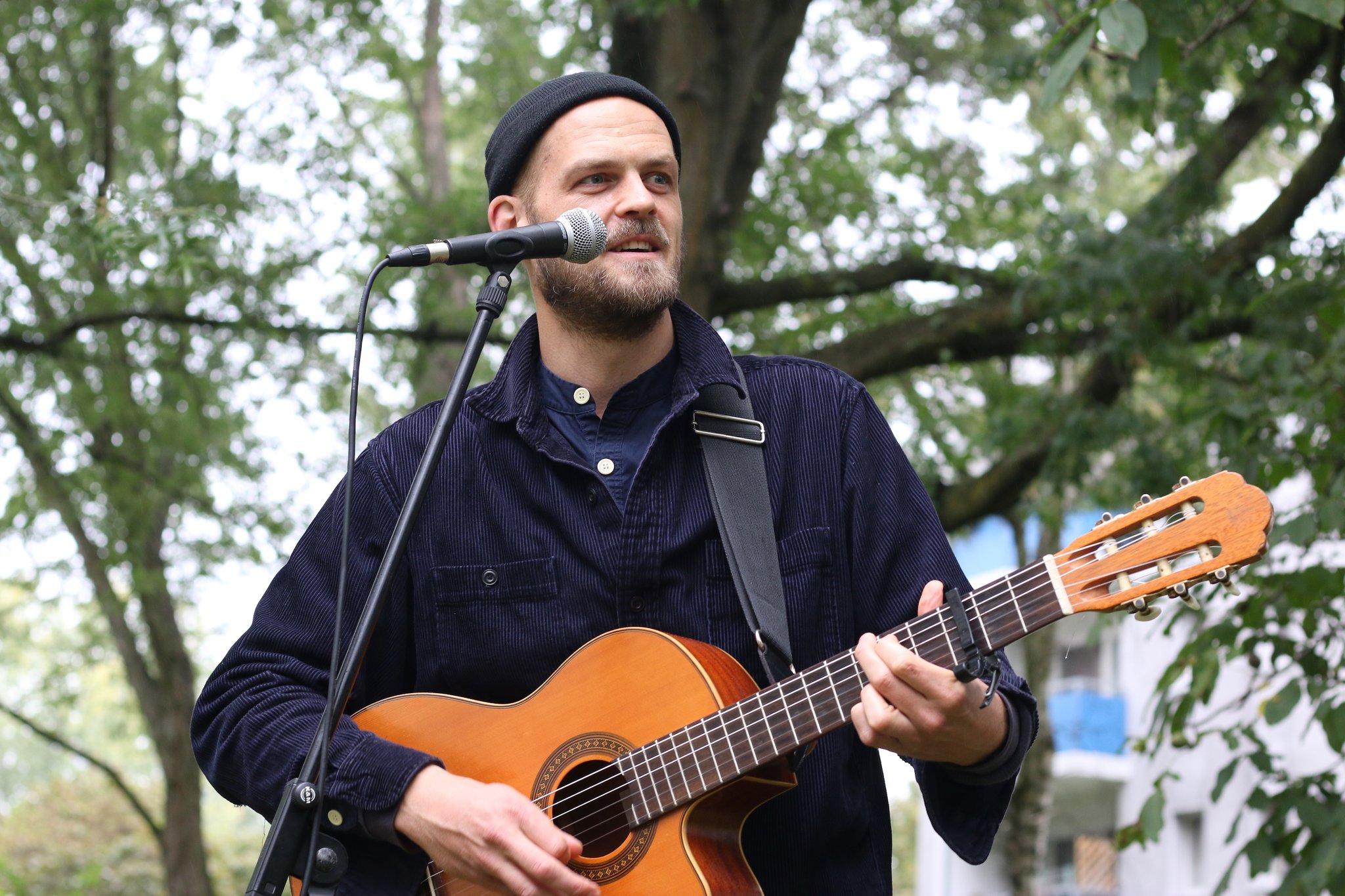 "Johannes Rosenstock" auf der Wiese vor dem Wohn!Aktiv-Haus, Foto: Alicia Losekandt