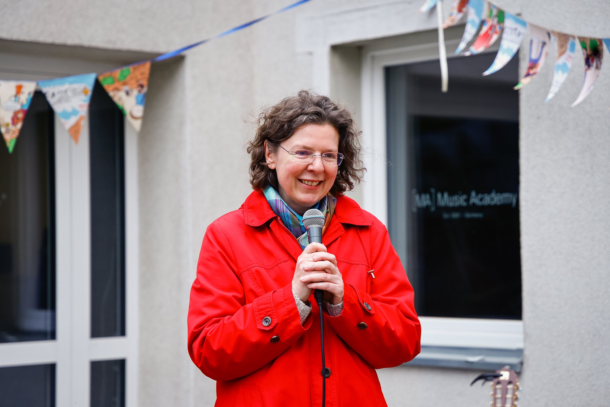 Begrüßung durch Korinna Stephan (Bezirksstadträtin für Stadtentwicklung), Schirmherrin von Klangstraße, Foto: Antonia Richter