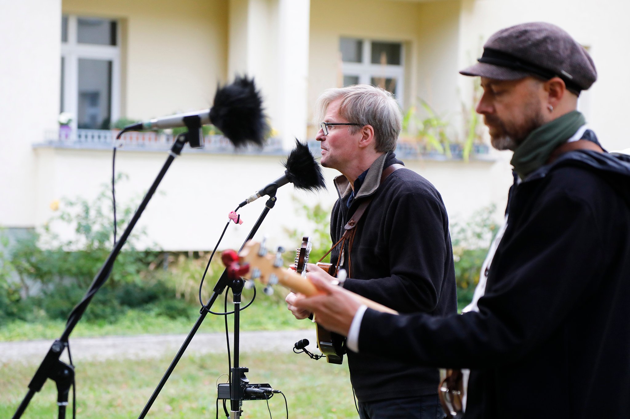 ""Searchin' the Roots" im Innenhof Scharnweberstraße 41/43, Foto: Antonia Richter (gatonia.de)' the Roots" im Innenhof Scharnweberstraße 41/43, Foto: Antonia Richter (gatonia.de)