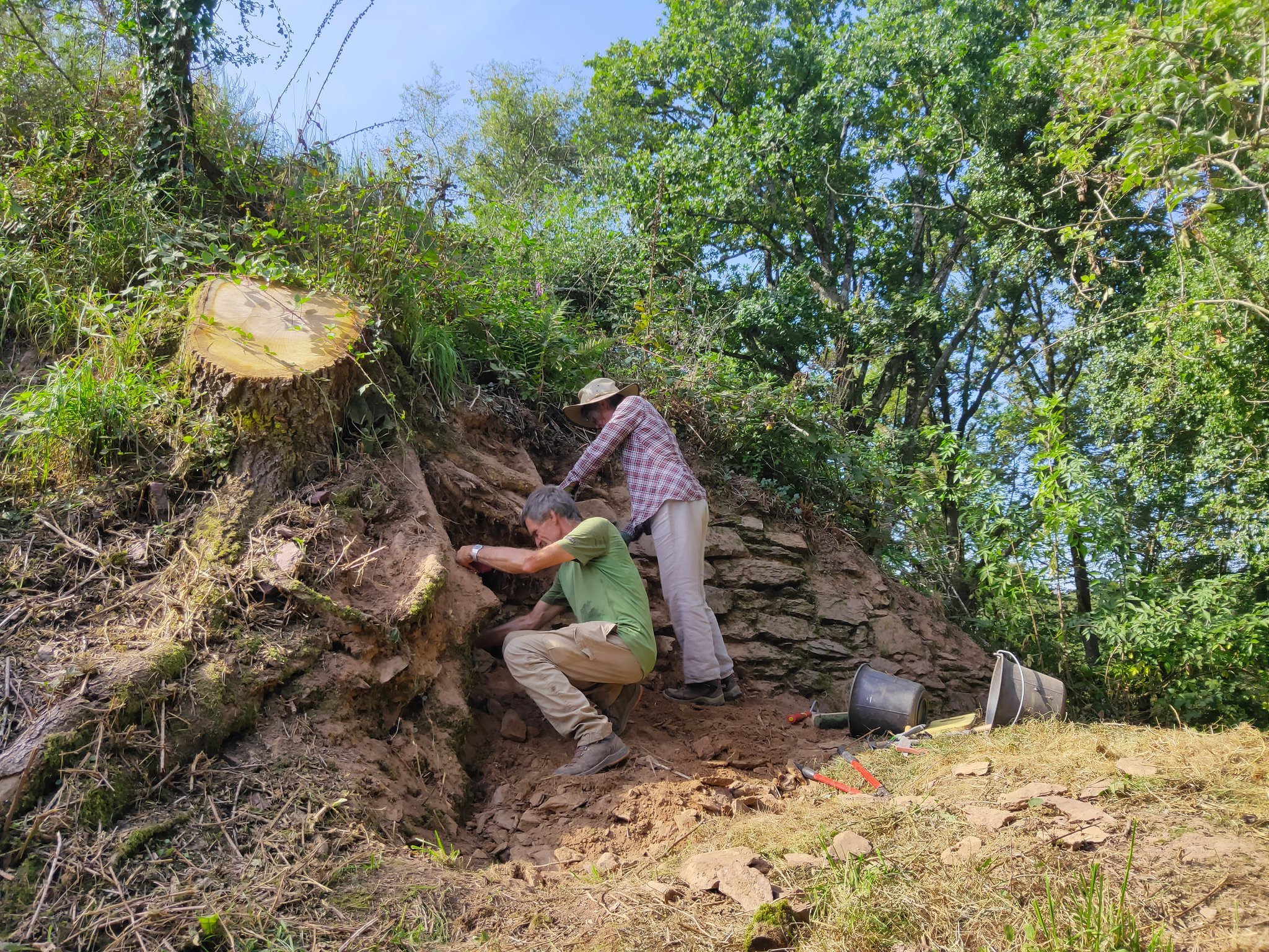 nettoyage de vestiges de la haute cour