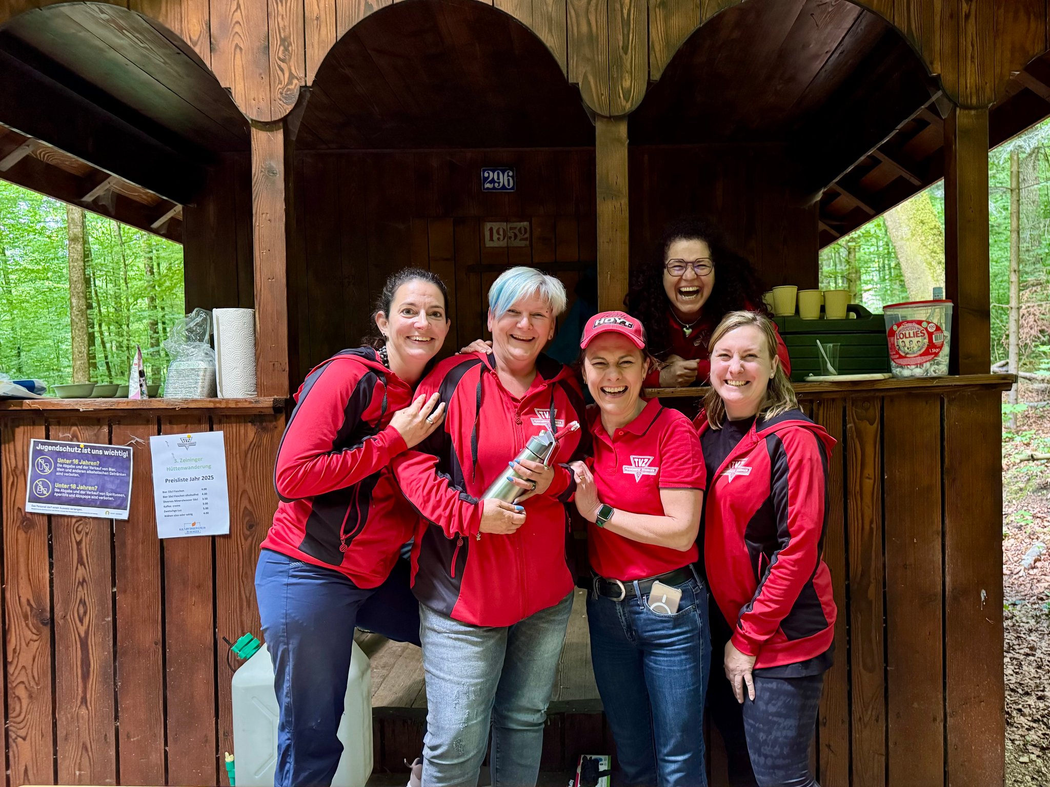 Hüttenwanderung 2025: Wähen-Pit-Stop bei der Urmishütte
