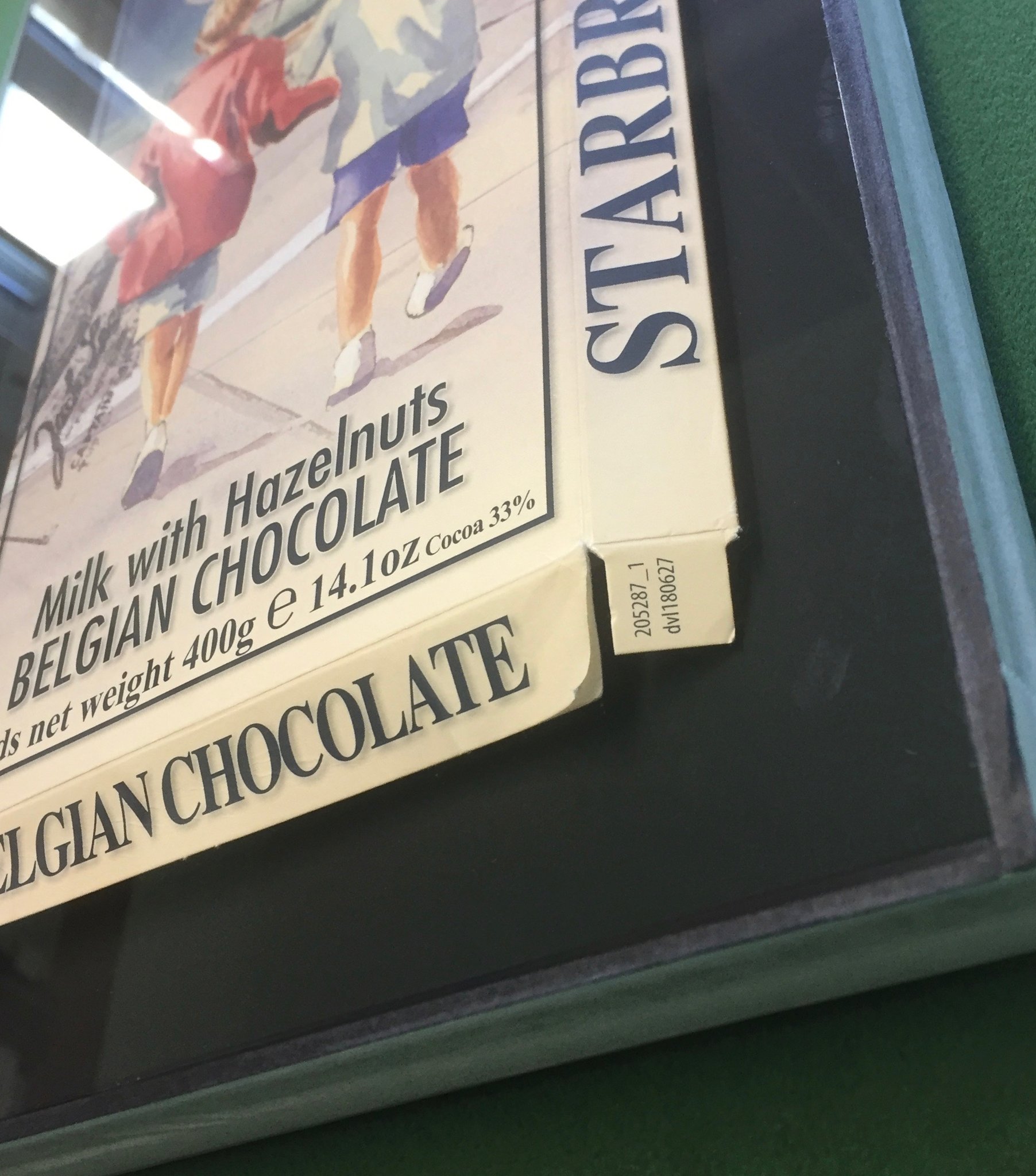 Schwebende montiert; Alterungsbeständige, reversible Fixierung 