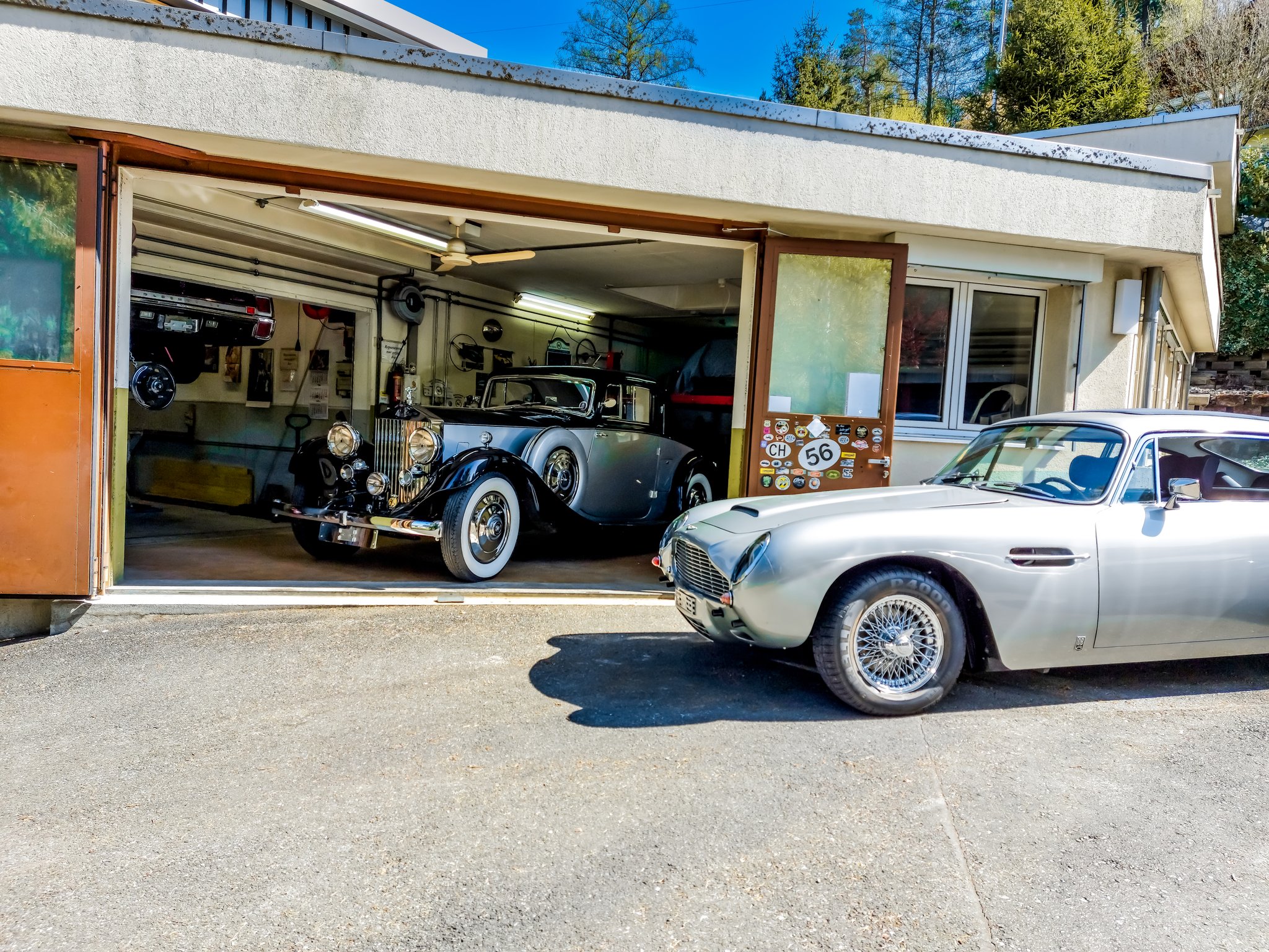 Rolls-Royce 25/30 Service im Jahr 2022 + Aston Martin DB 6 Service 2022