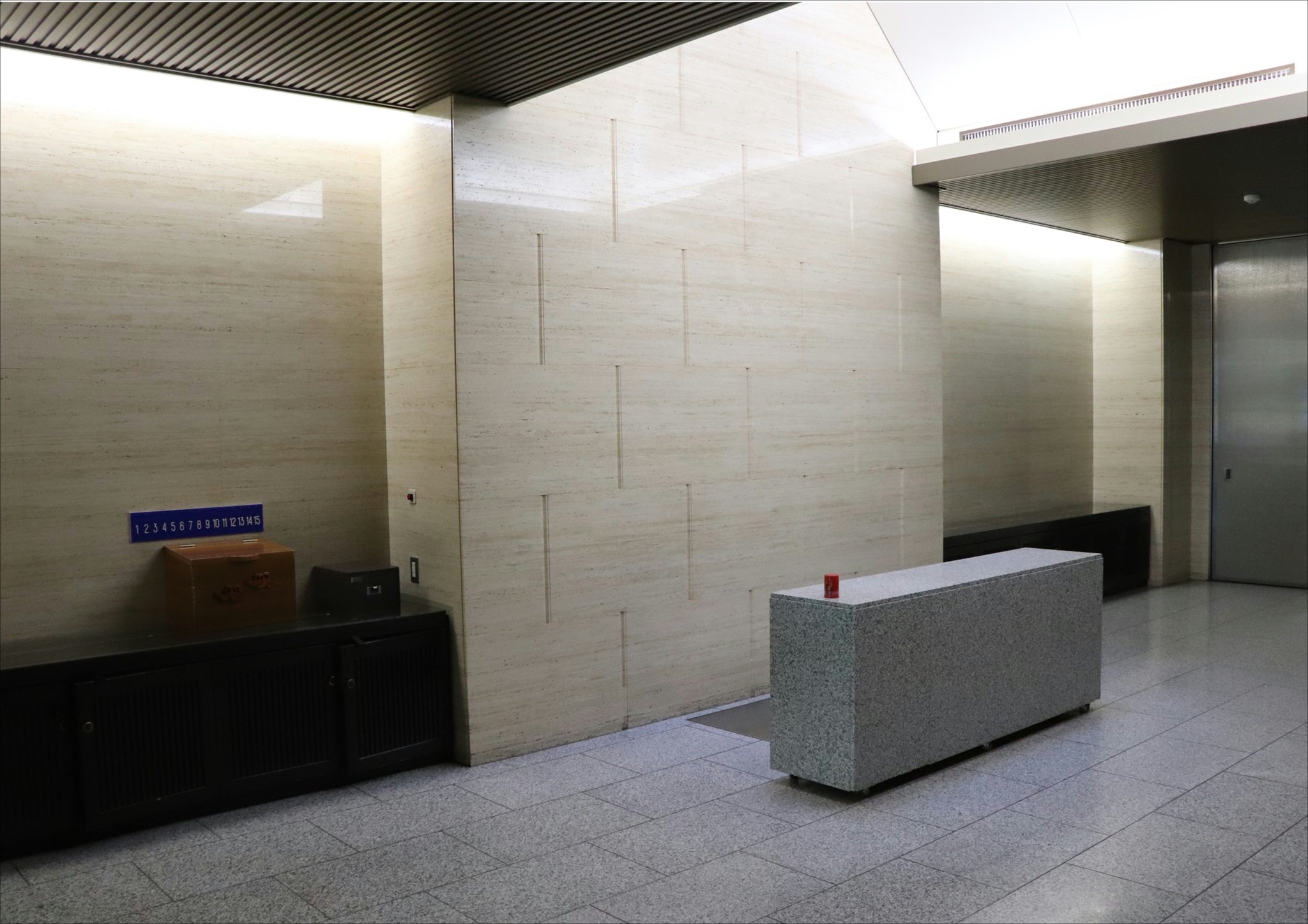 里塚火葬場　告別室