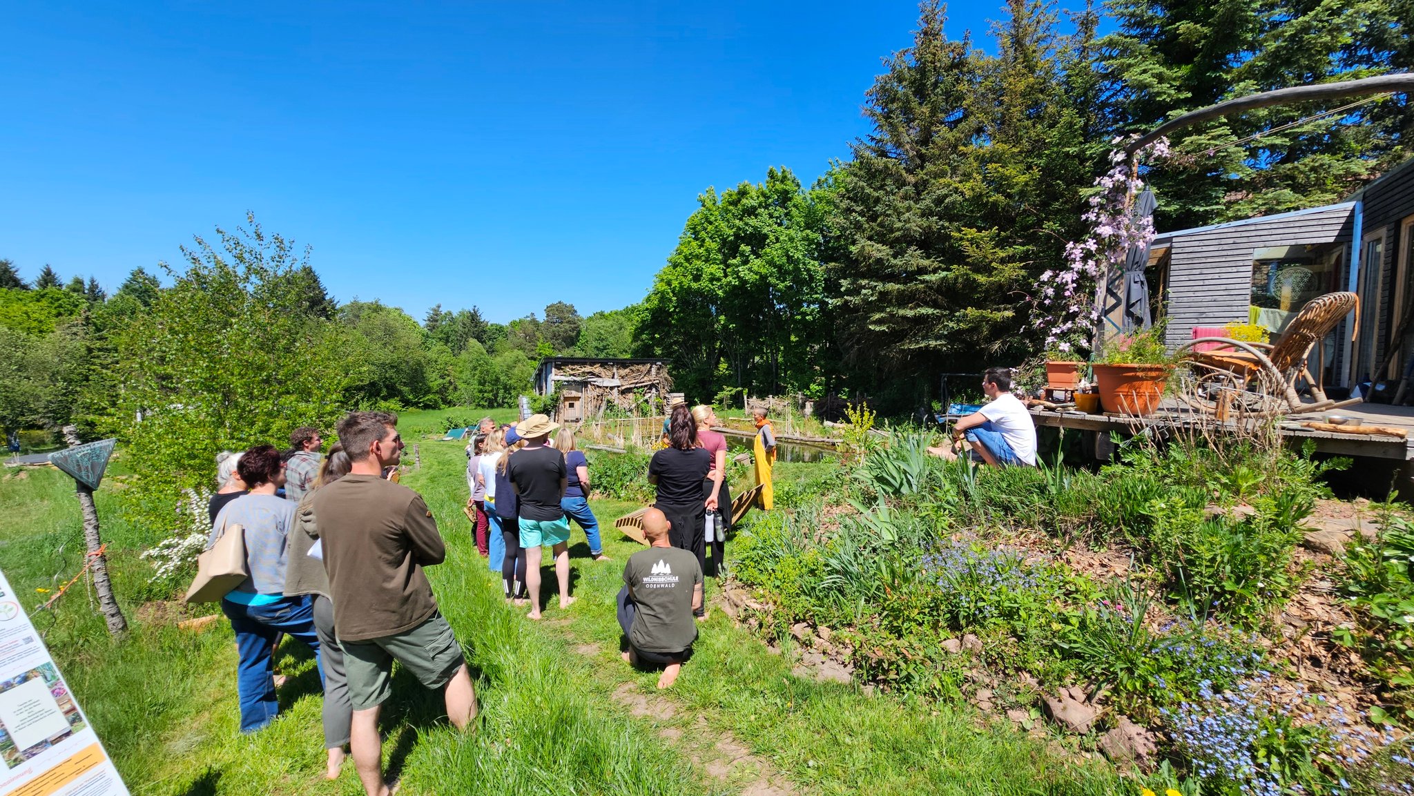 BNE Führung mit Stopp am Naturbadeteich unterhalb vom TinyHaus