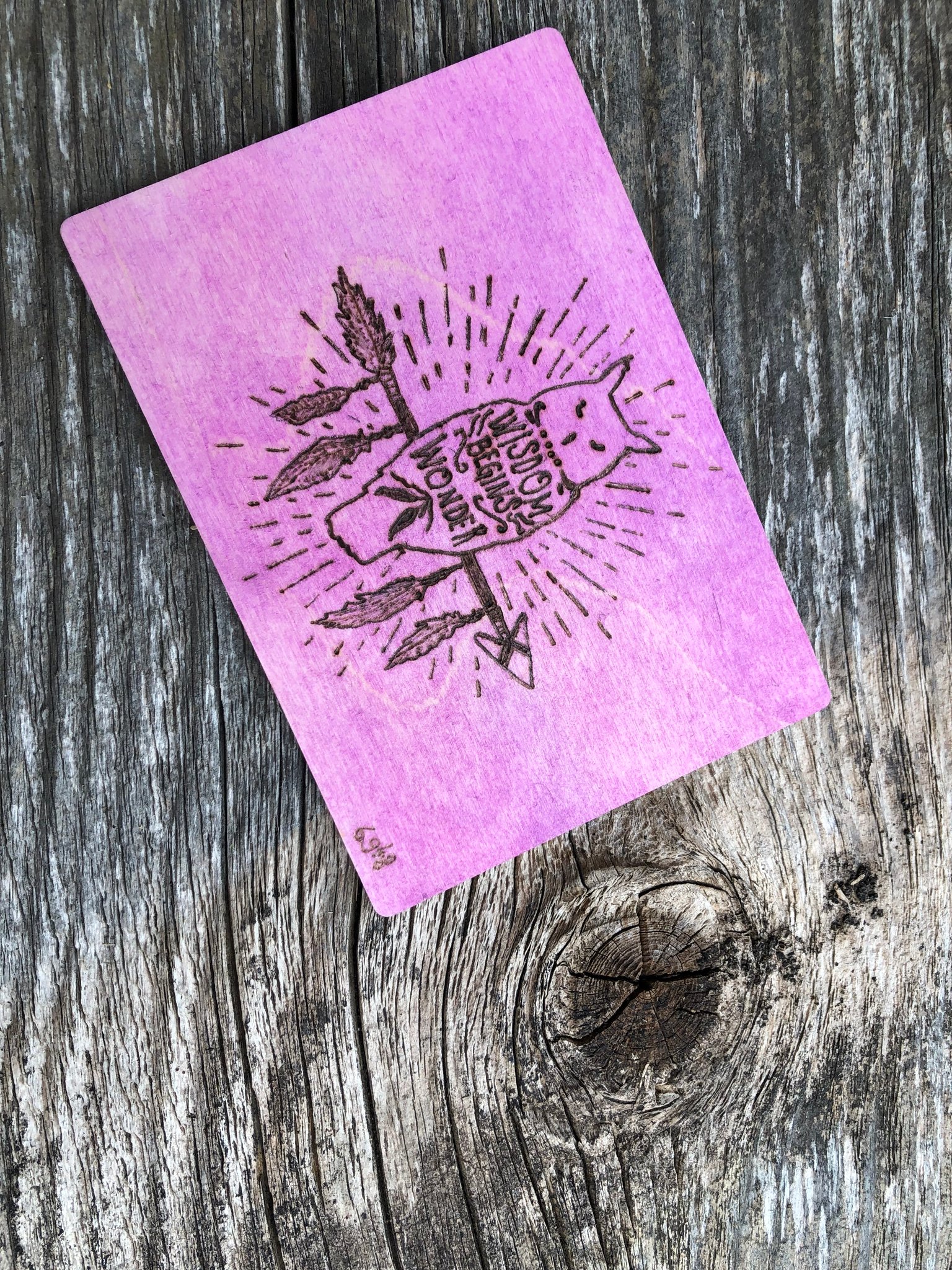 Karte aus Holz mit Brennstab