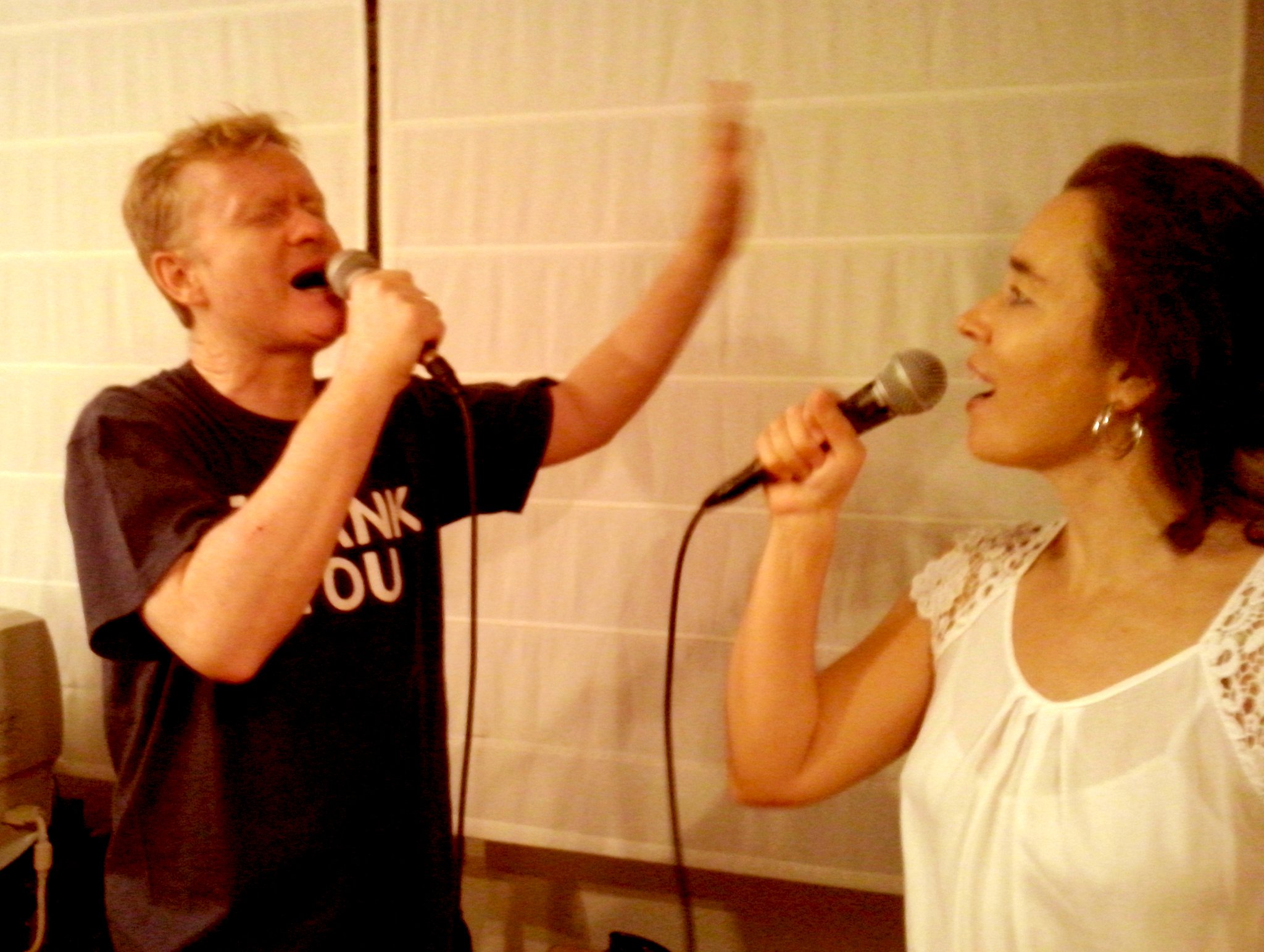 Mark Walden y Carmen Ros, ensayo The warmest place. Tell me why