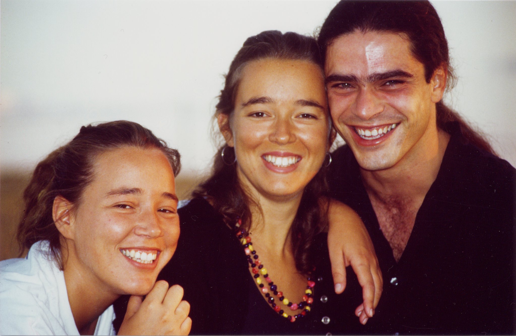 Ana y Carmen Ros con Julio García