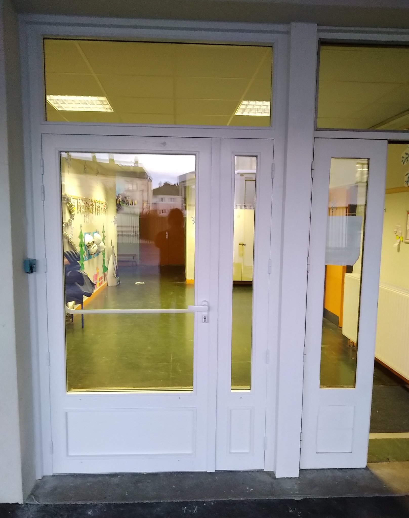 Deux ensembles à 2 vantaux de la porte d'entrée principale