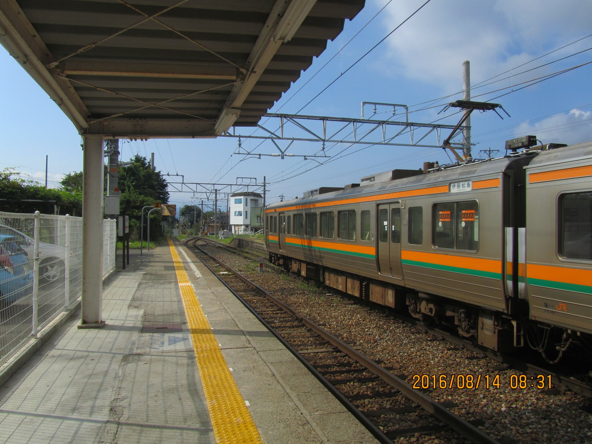 JR飯田線は単線です。１時間に１本くらいしか走っていません。