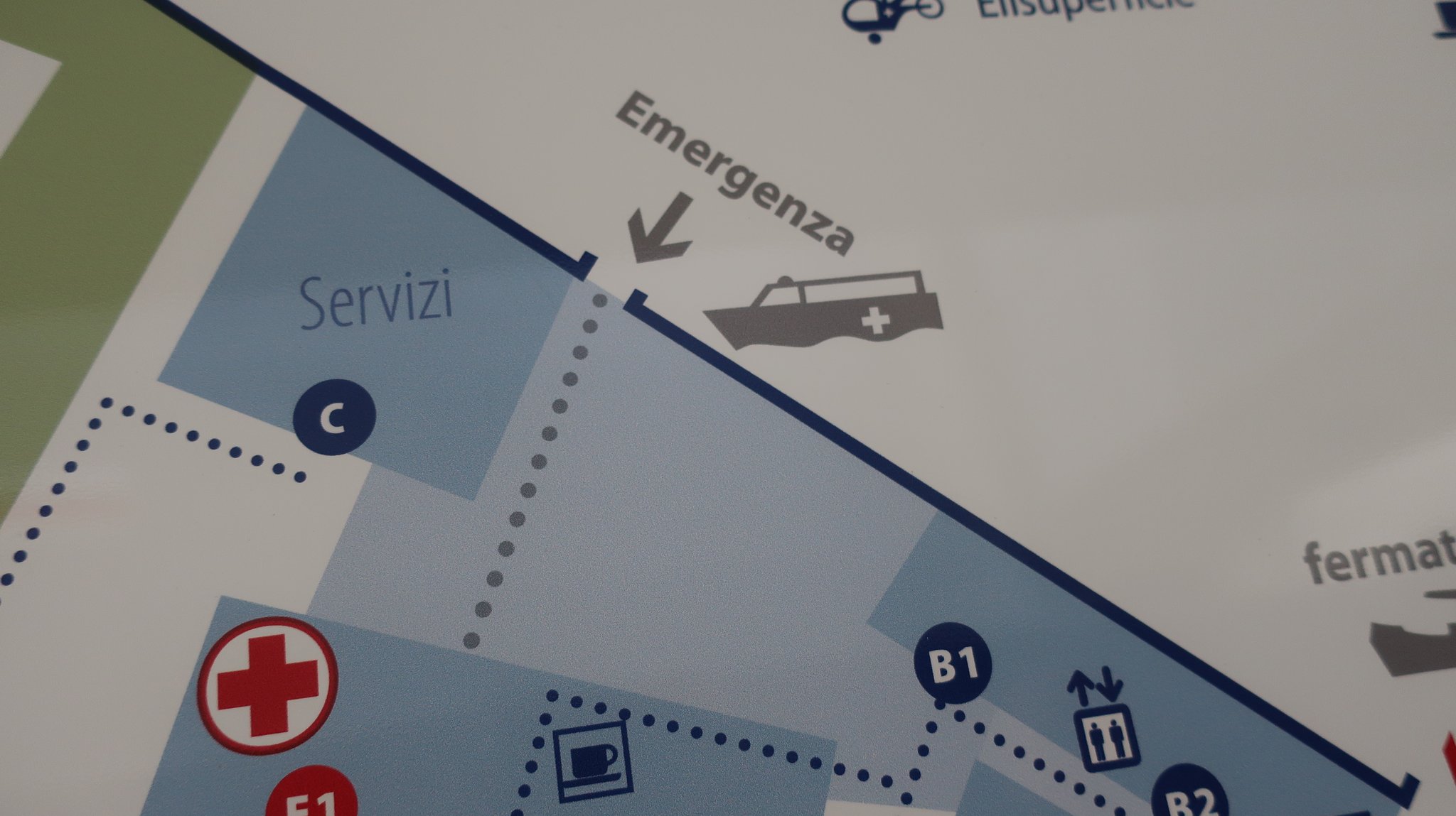 「救急ボート」入り口