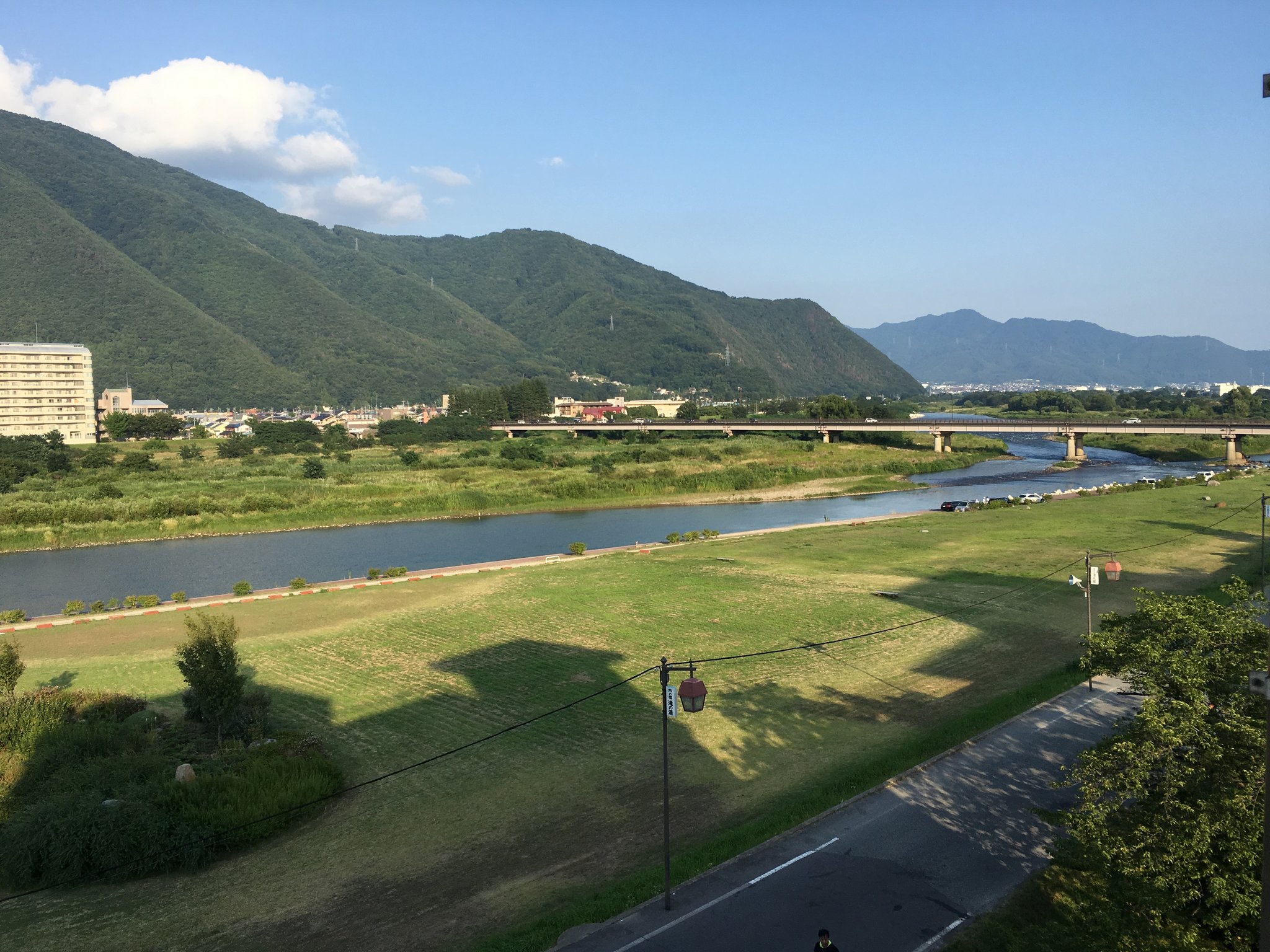 千曲川。日本最長河川である信濃川の長野県内での呼称。  信濃川の6割を占めます。大変美しい眺めです。