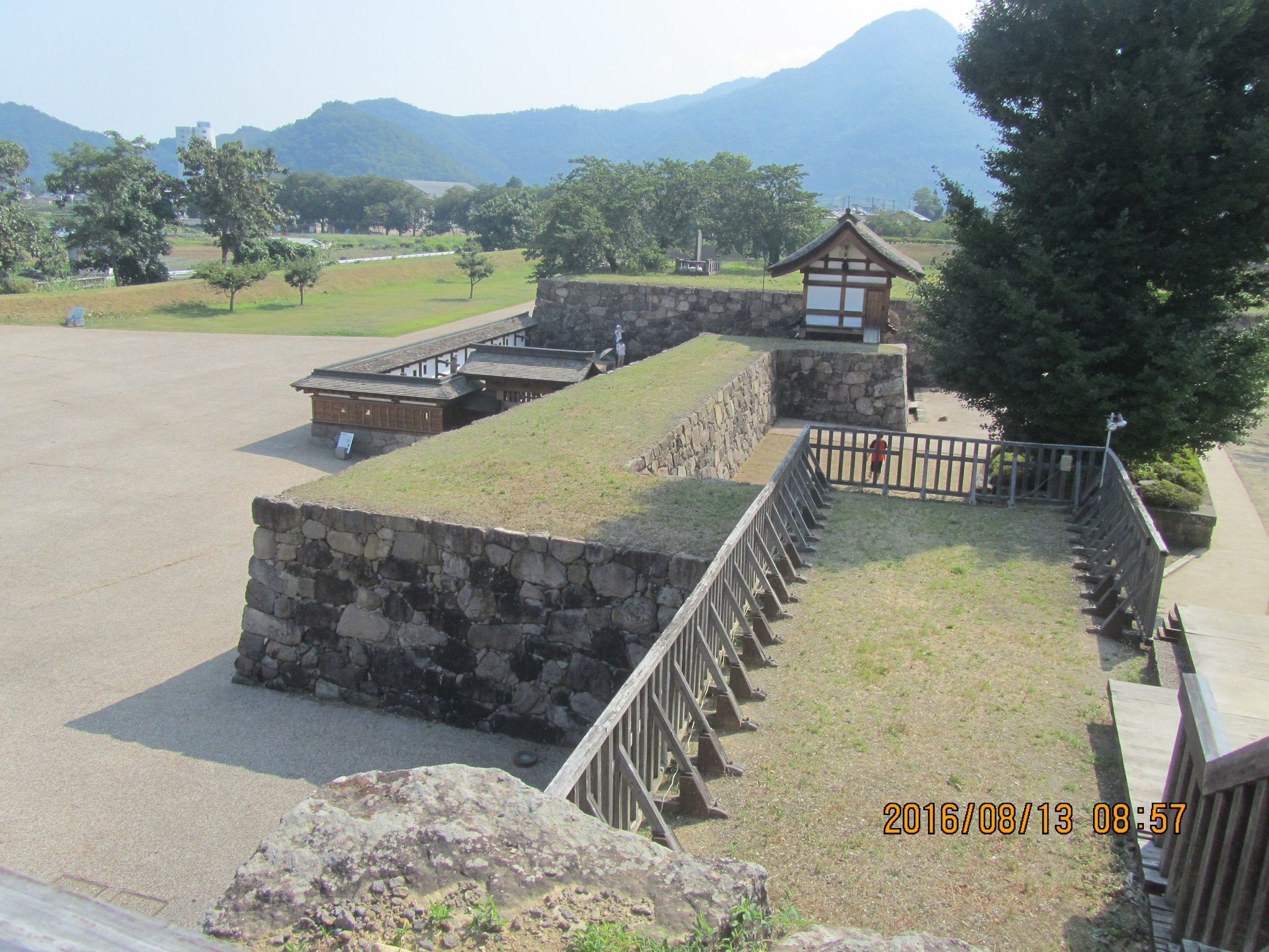 搦手（からめて）（裏口）の北不明門（きたあかずもん）。