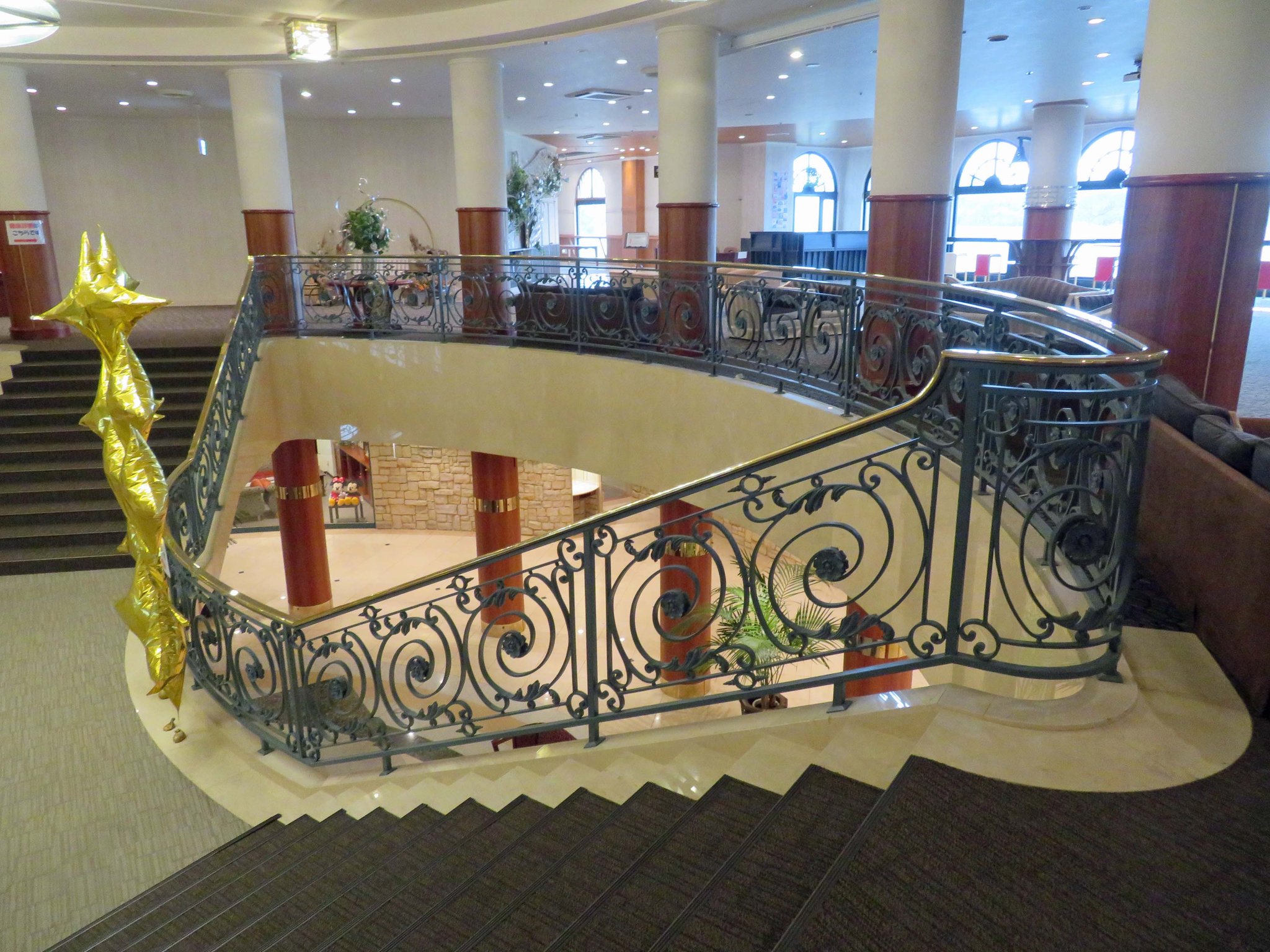 BELL CLASSIC 結婚式場 階段手摺（旭川市）