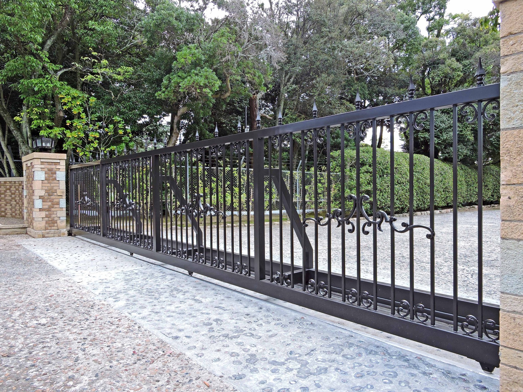 ゴルフ場 引戸門扉（兵庫県三木市）