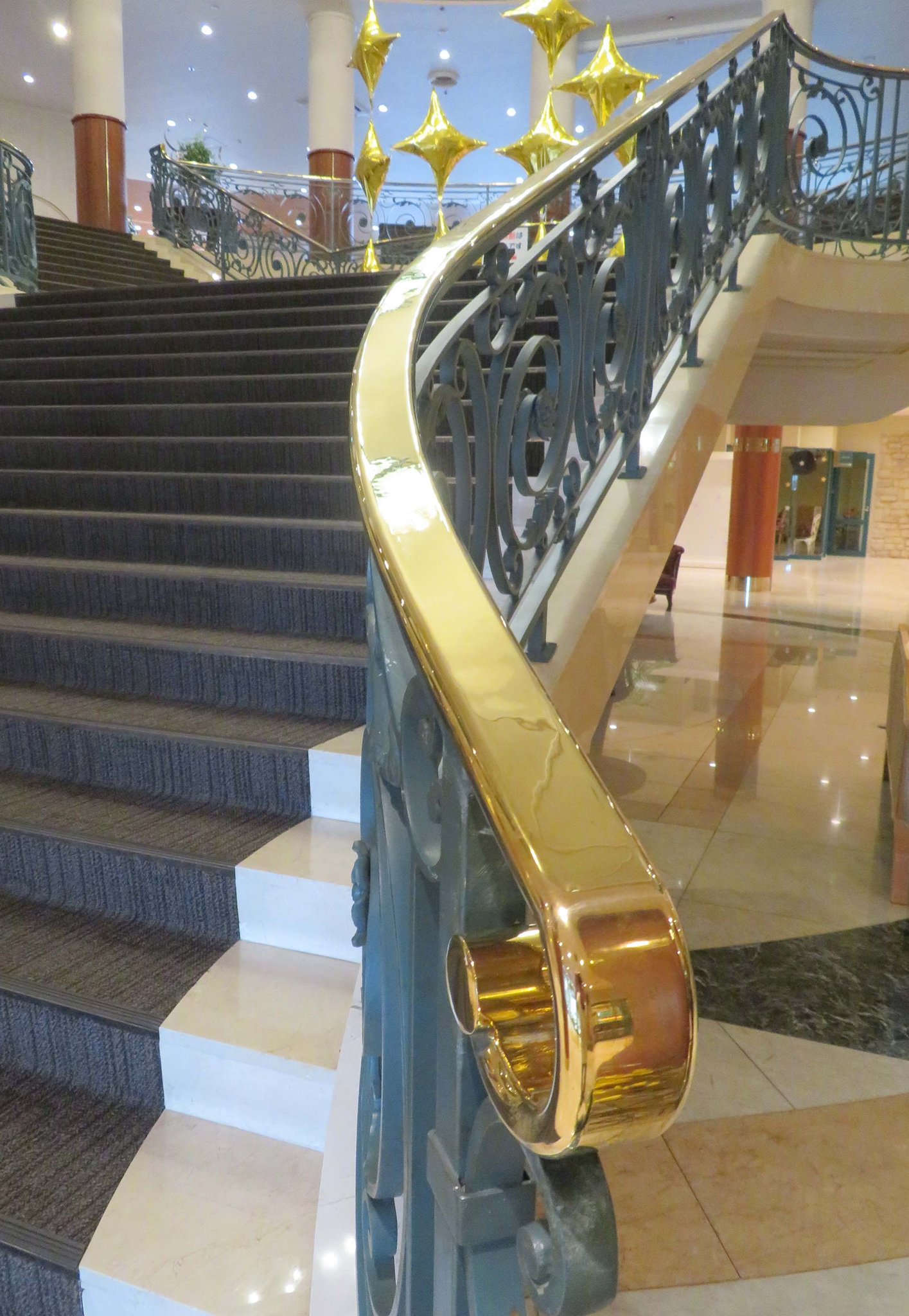 BELL CLASSIC 結婚式場 階段手摺（旭川市）