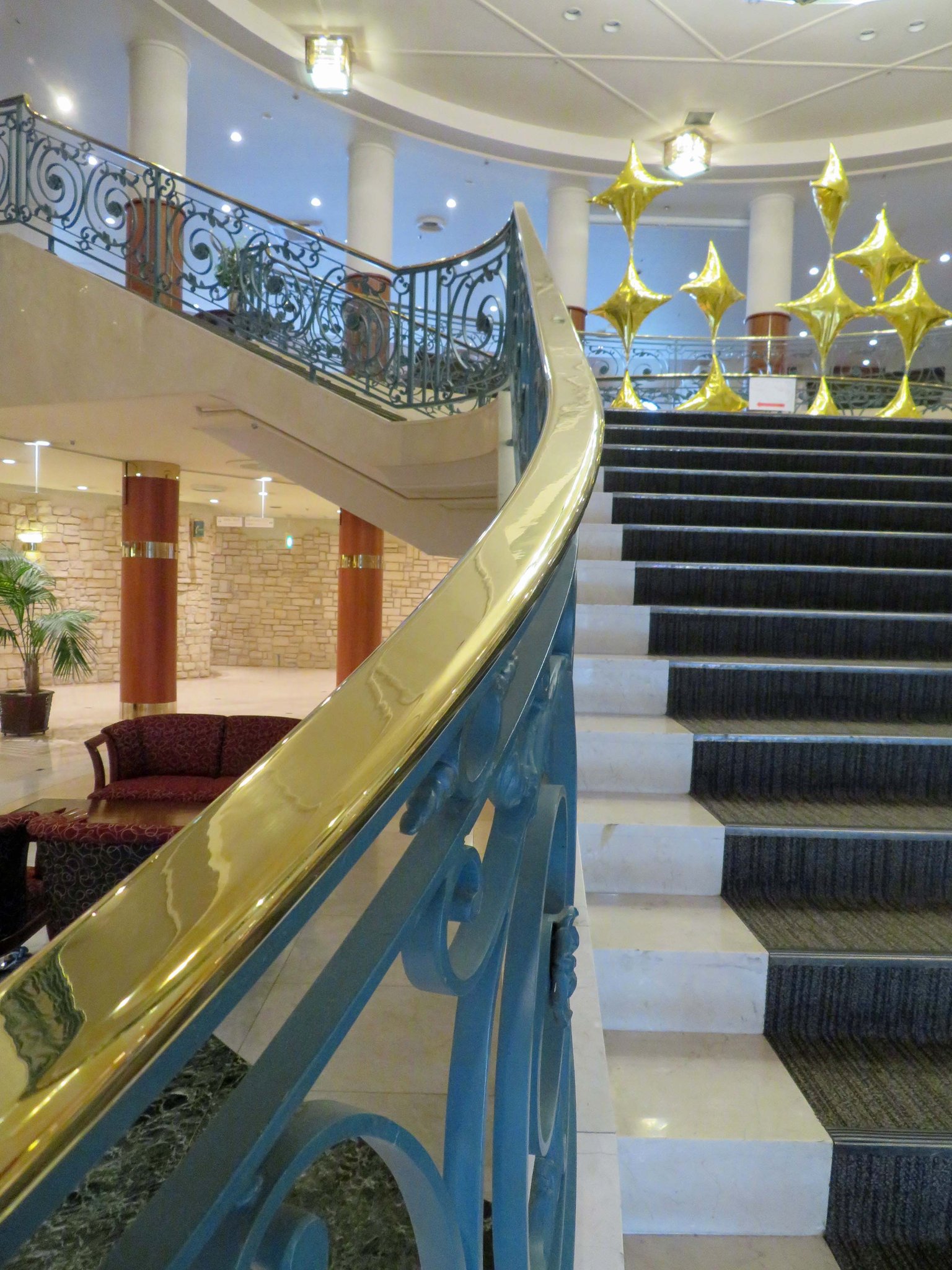 BELL CLASSIC 結婚式場 階段手摺（旭川市）