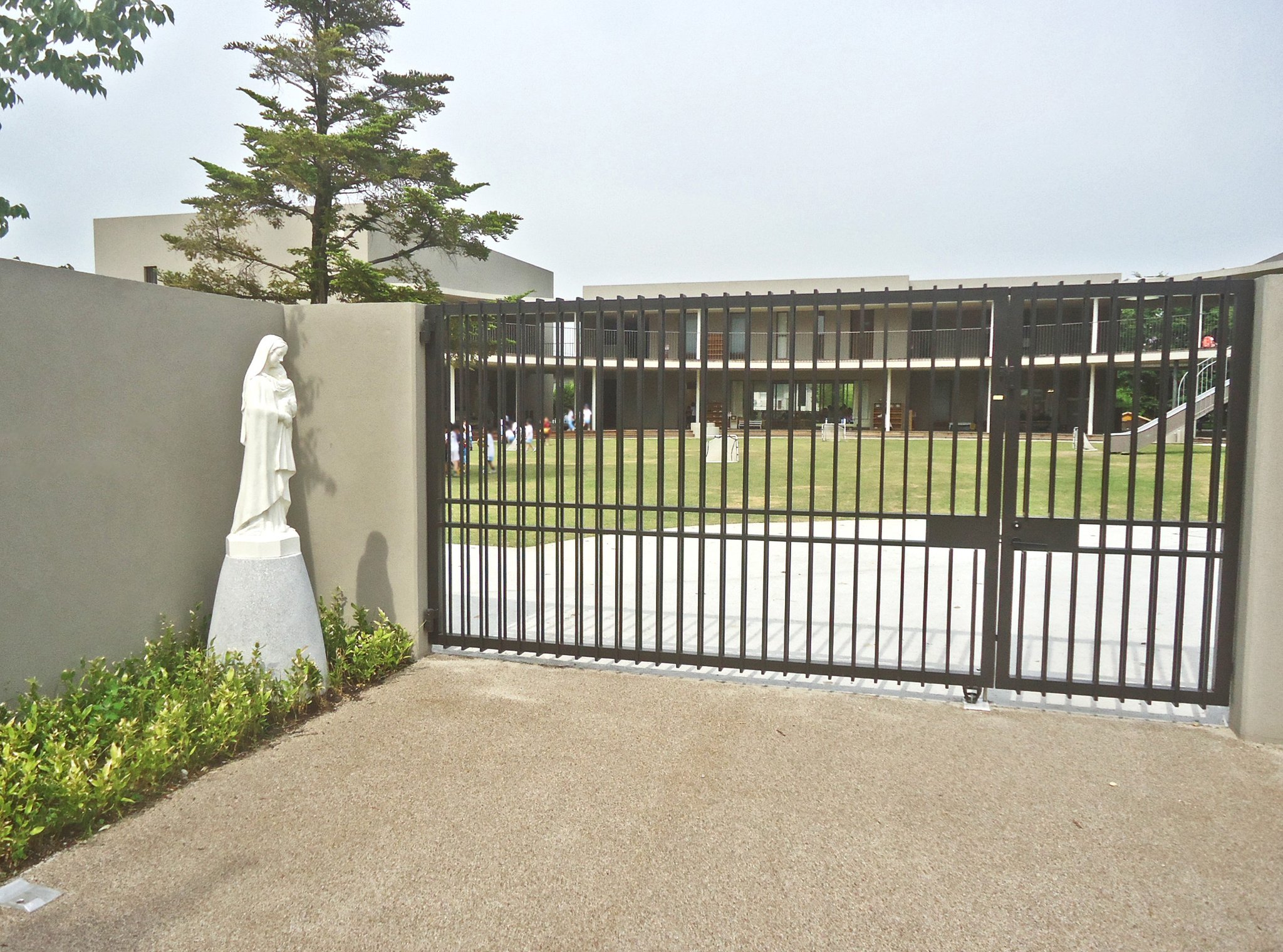 幼稚園 門扉（西宮市）