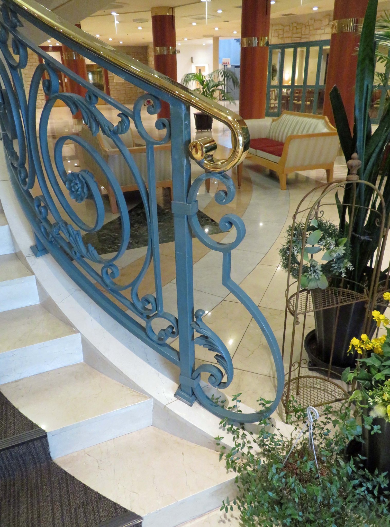 BELL CLASSIC 結婚式場 階段手摺（旭川市）