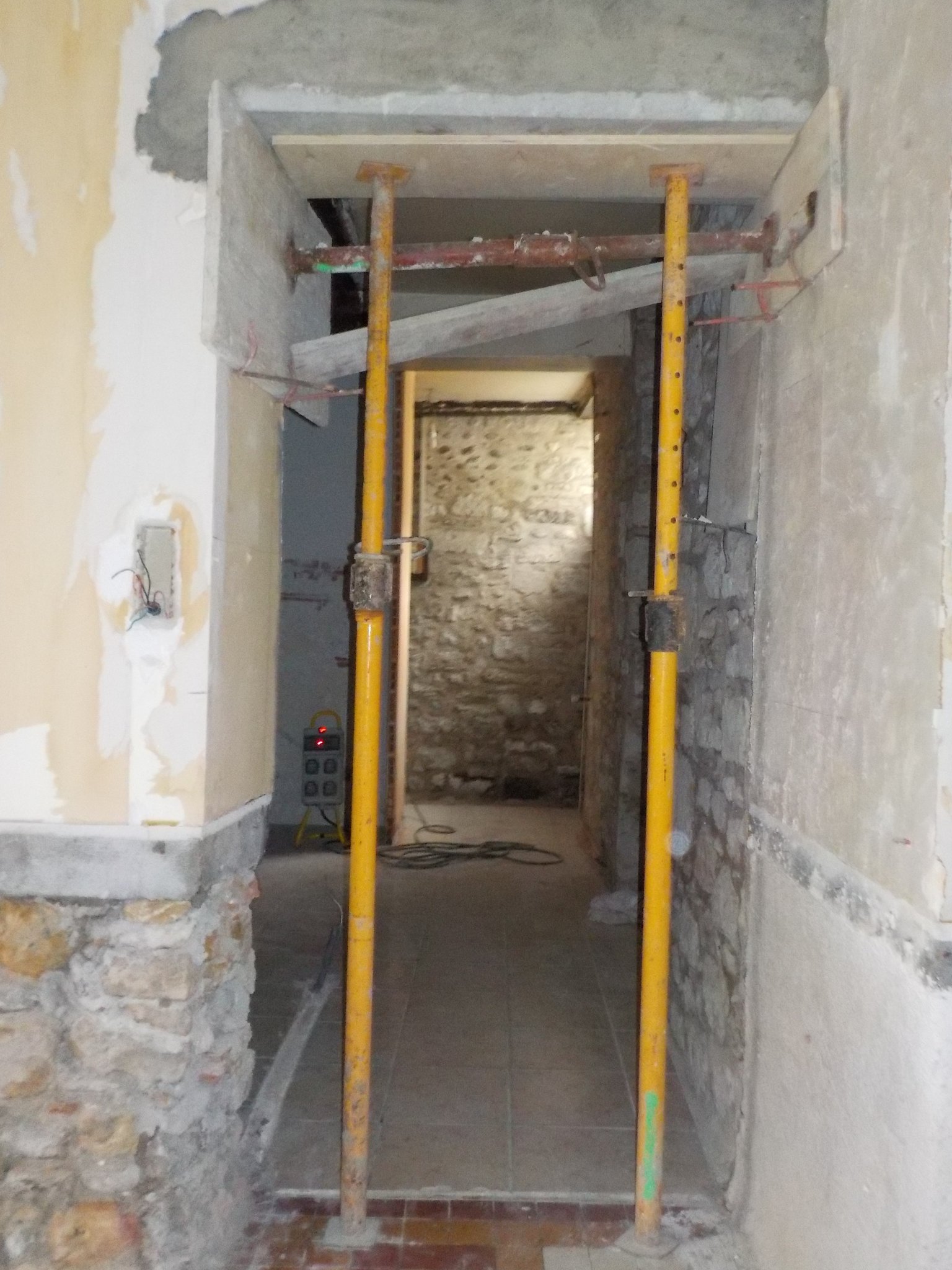 réhausse du linteau du passage cuisine / salon