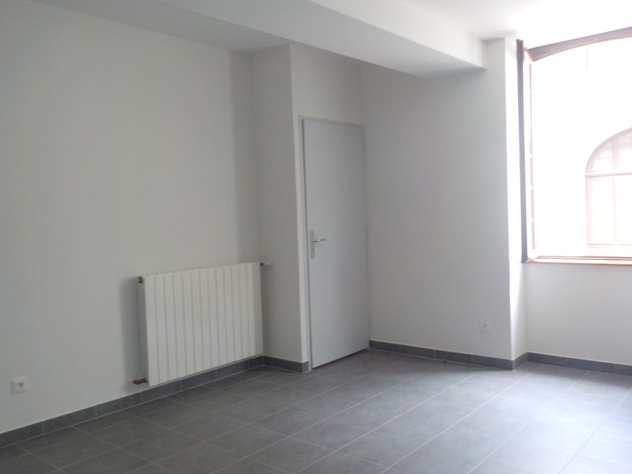 création d'un sas d'entrée et augmentation du volume de la pièce