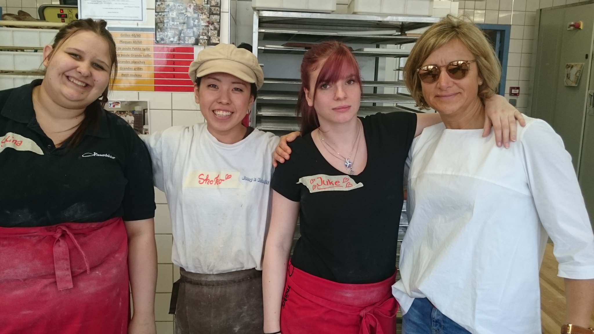 rechts Eva-Maria Hund, Bäckerlehrlinge