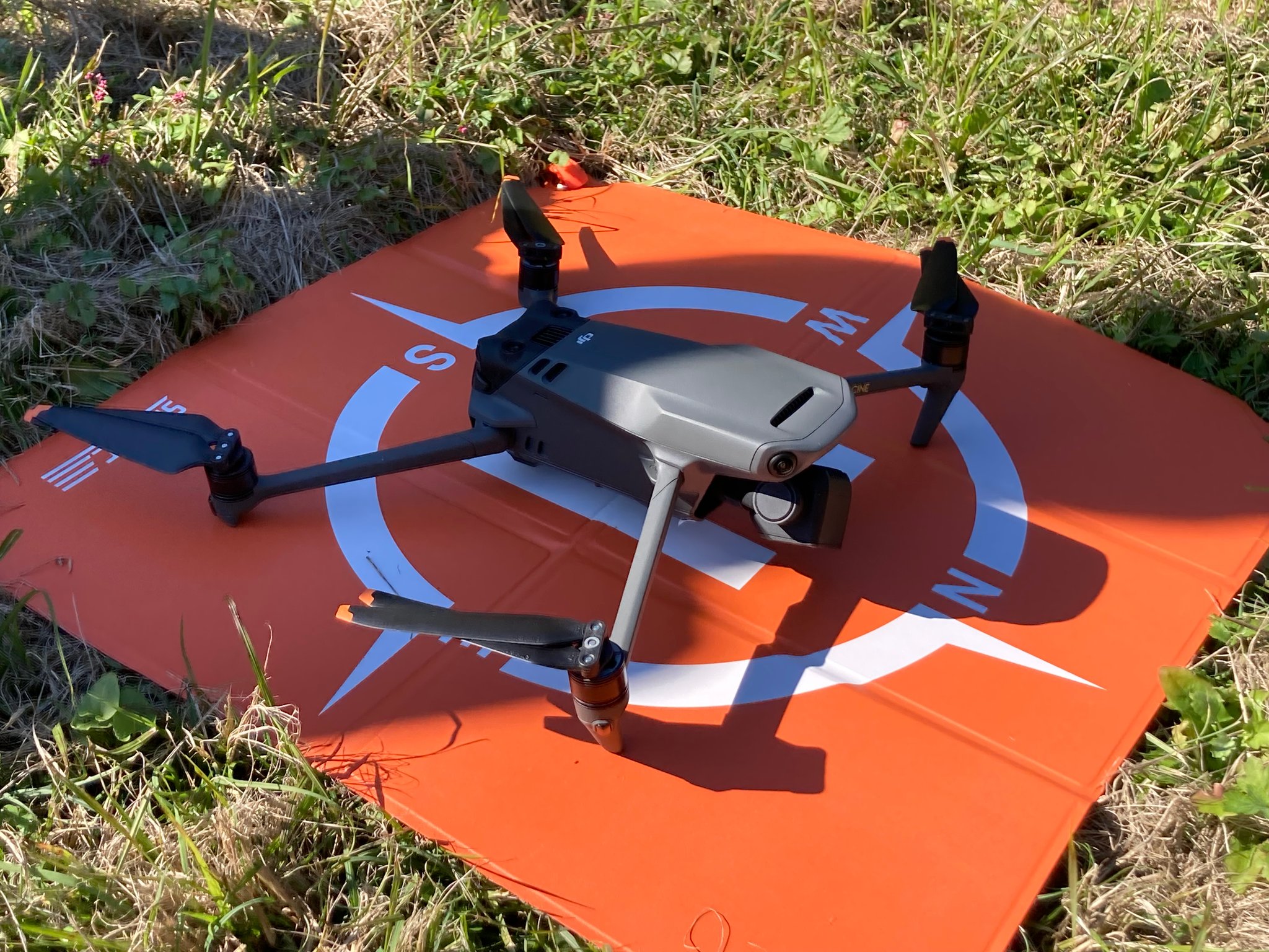 発着場に停まっているドローン