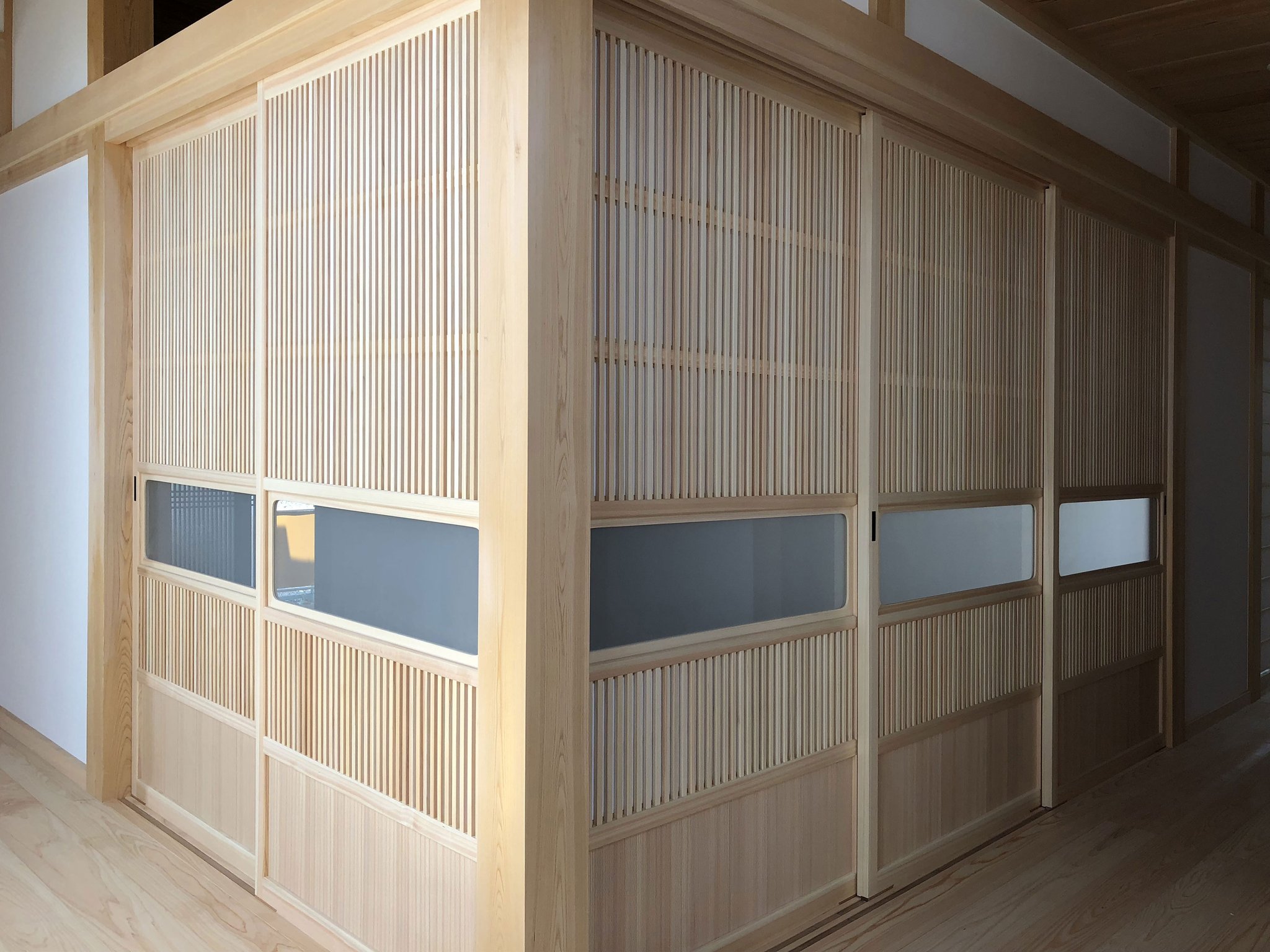 お寺様の杉板入り桧の大阪格子戸